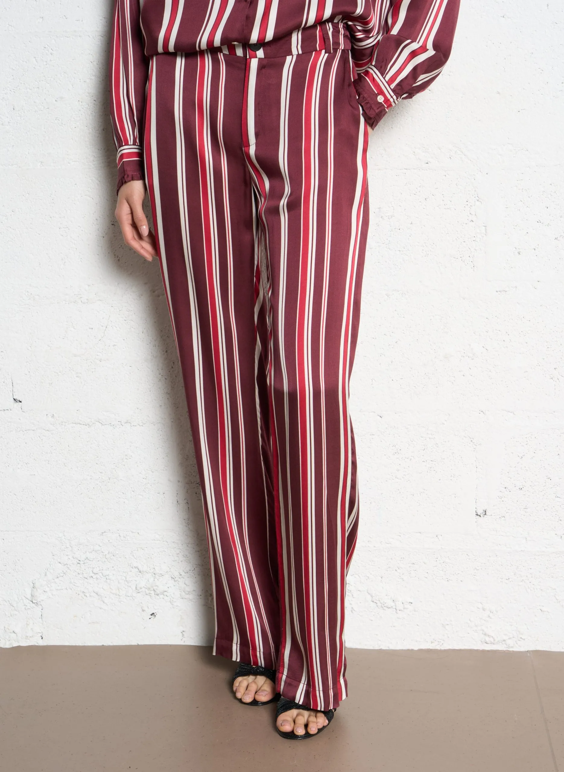 Gerade geschnittene Hose mit Streifen Rosa