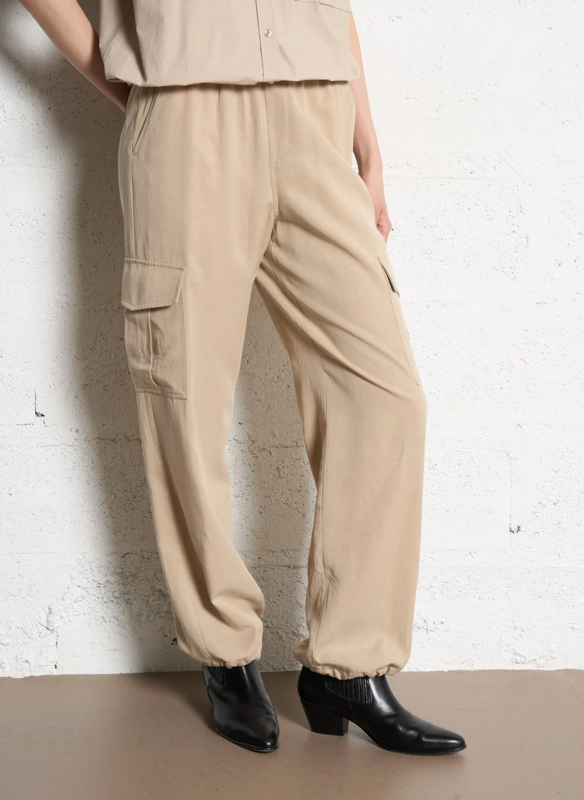 Dokyo - Weich fallende Karottenhose Beige