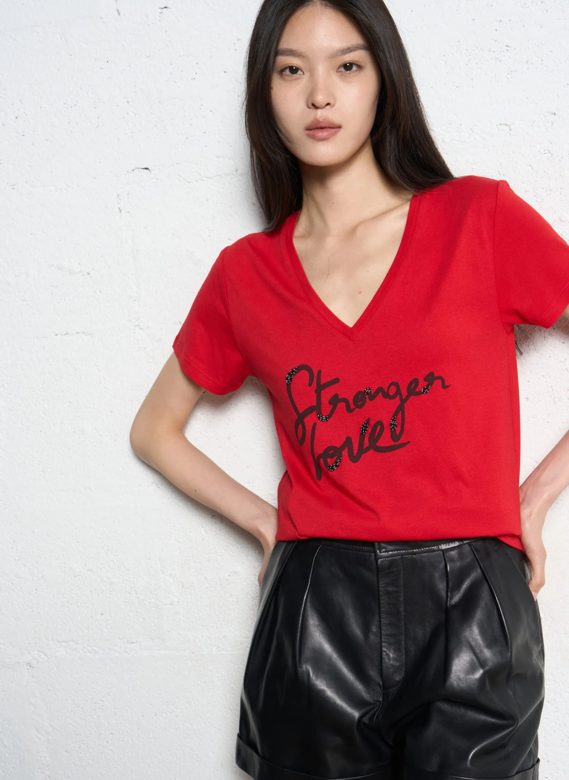 Baumwoll-T-Shirt mit V-Ausschnitt Rot