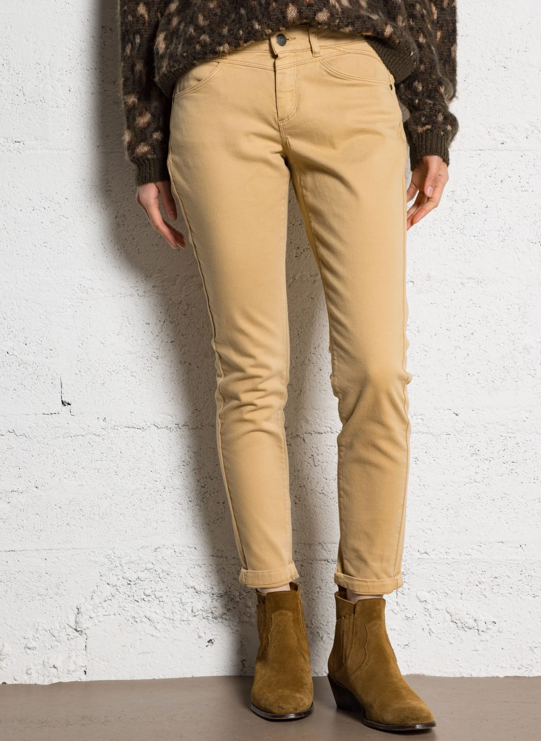 High Waist Slim Fit Jeans Braun LE INDI