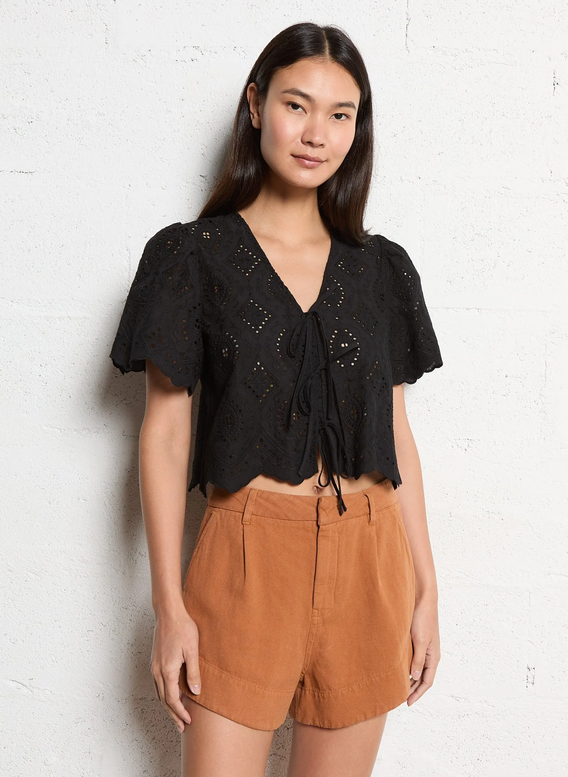 Gerade geschnittenes Oberteil aus bestickter Baumwolle Schwarz