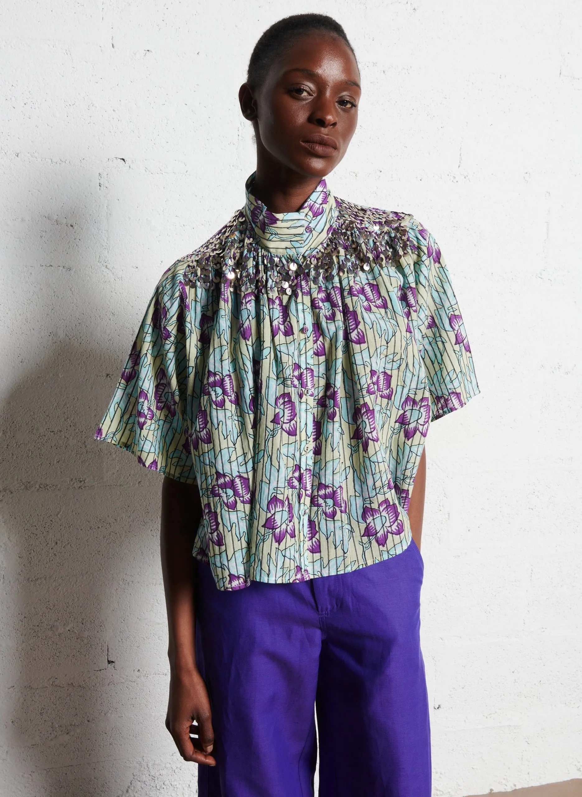 Bedruckte Bluse mit Quastenstickerei Violett BHUMI