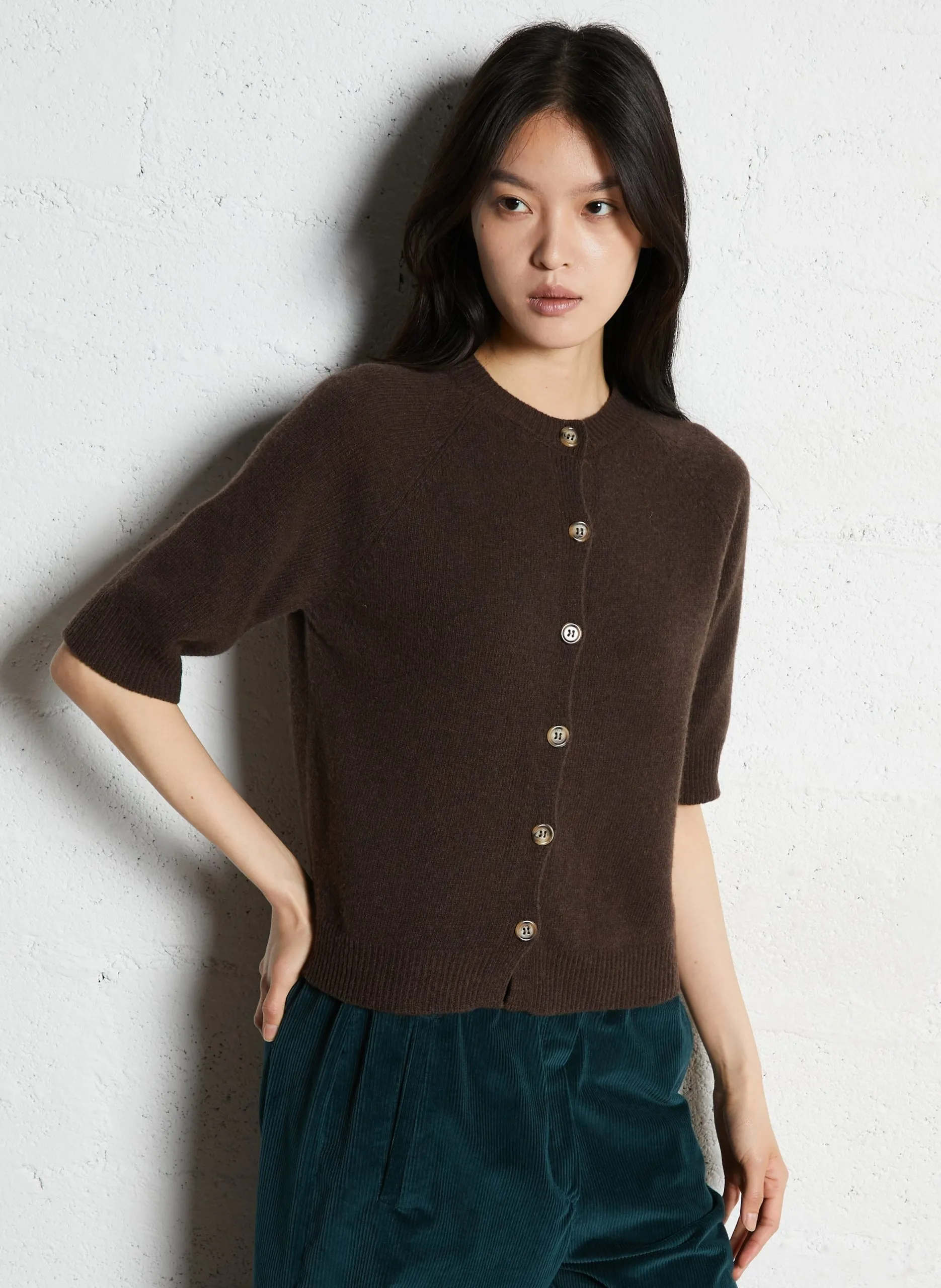 Gerade geschnittene Strickjacke aus Wollmix Braun SERGE