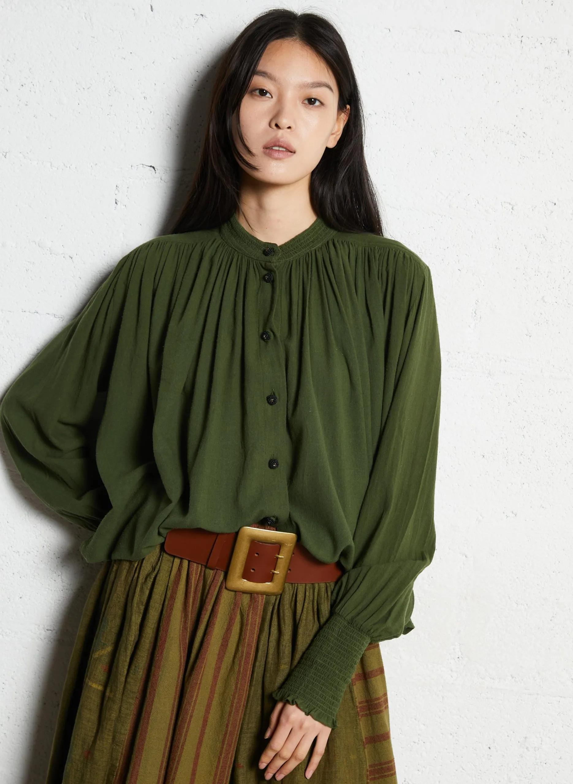 Weite einfarbige Bluse mit Knopfleiste Khaki CESAR