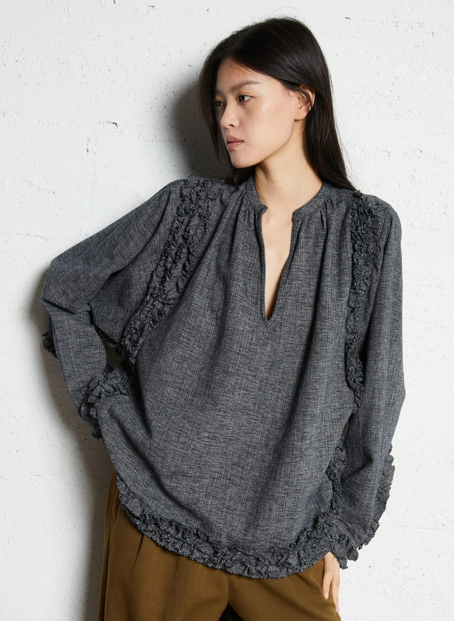 Weites Top mit Rüschen am Stehkragen Silber CARMEN