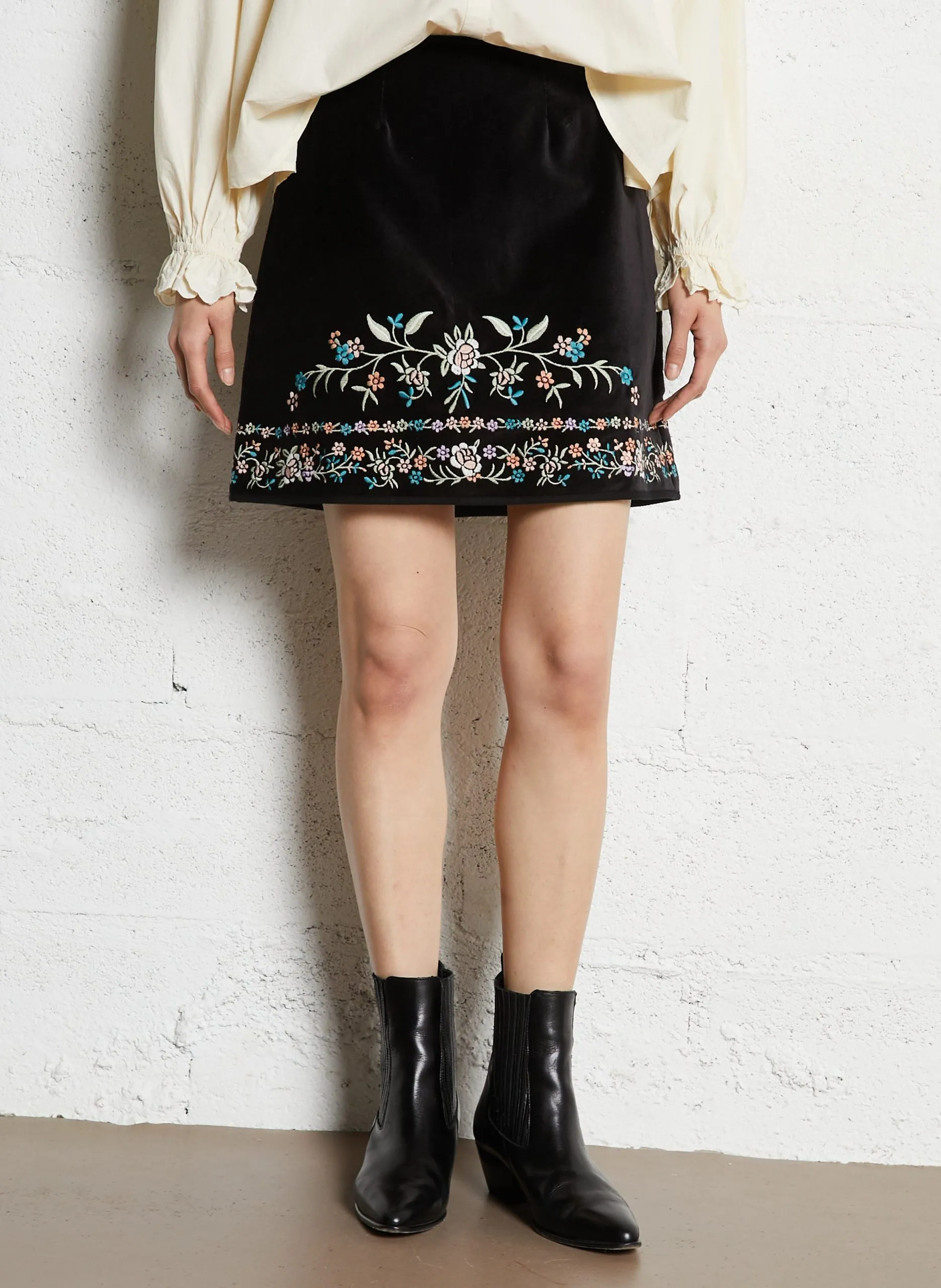 Kurzer Samtrock Schwarz MAE