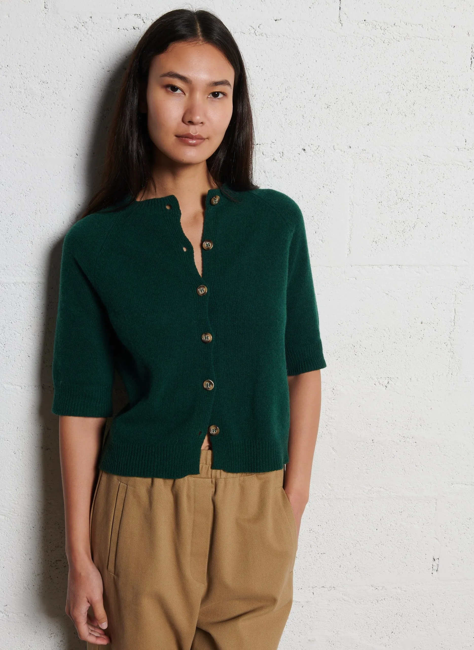 Gerade geschnittene Strickjacke aus Wollmix Grun SERGE