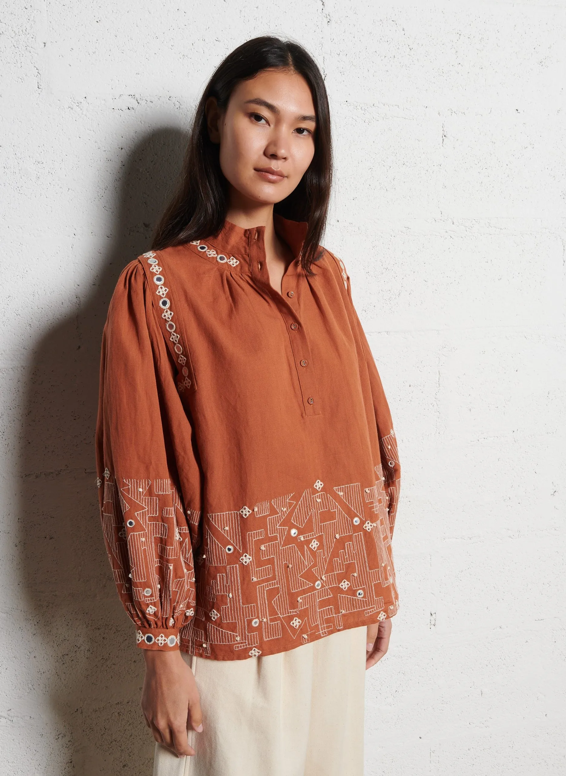 Gerade Bluse mit 3/4-Ärmeln und Stickerei Rot CYLIA