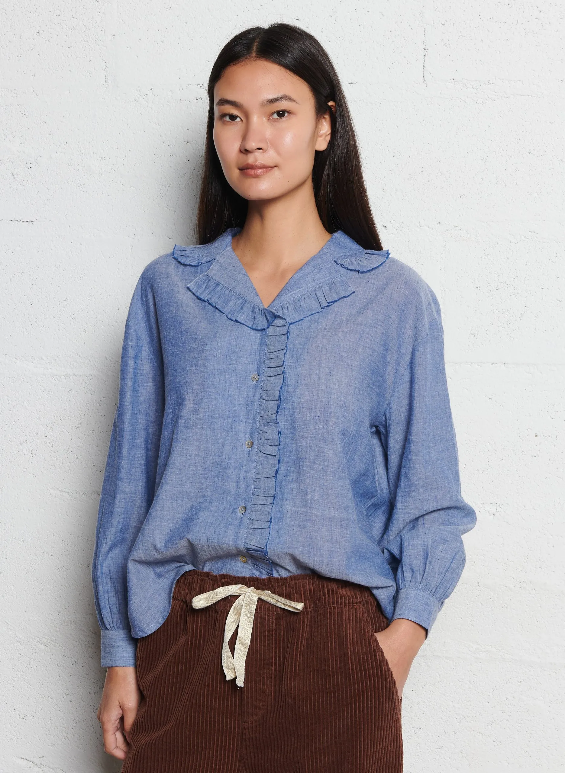 Bluse mit klassischem Kragen und Rüschen aus Baumwolle Blau CELIA