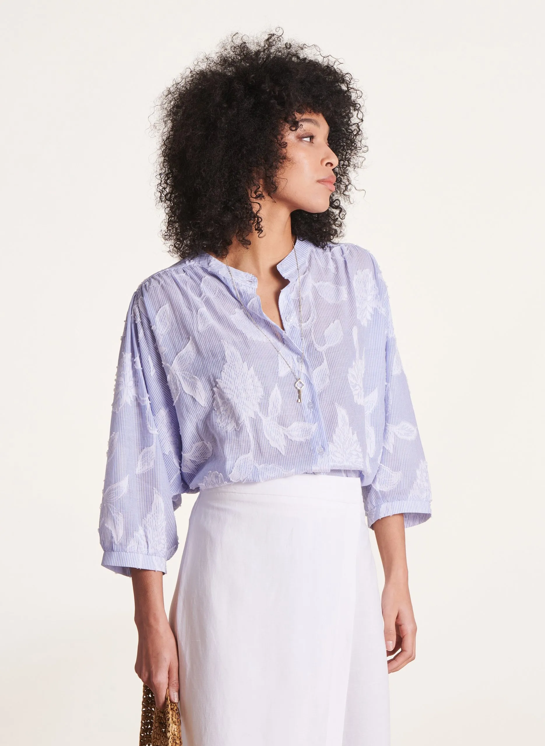 Bluse mit Mao-Kragen und Blumenmuster Blau