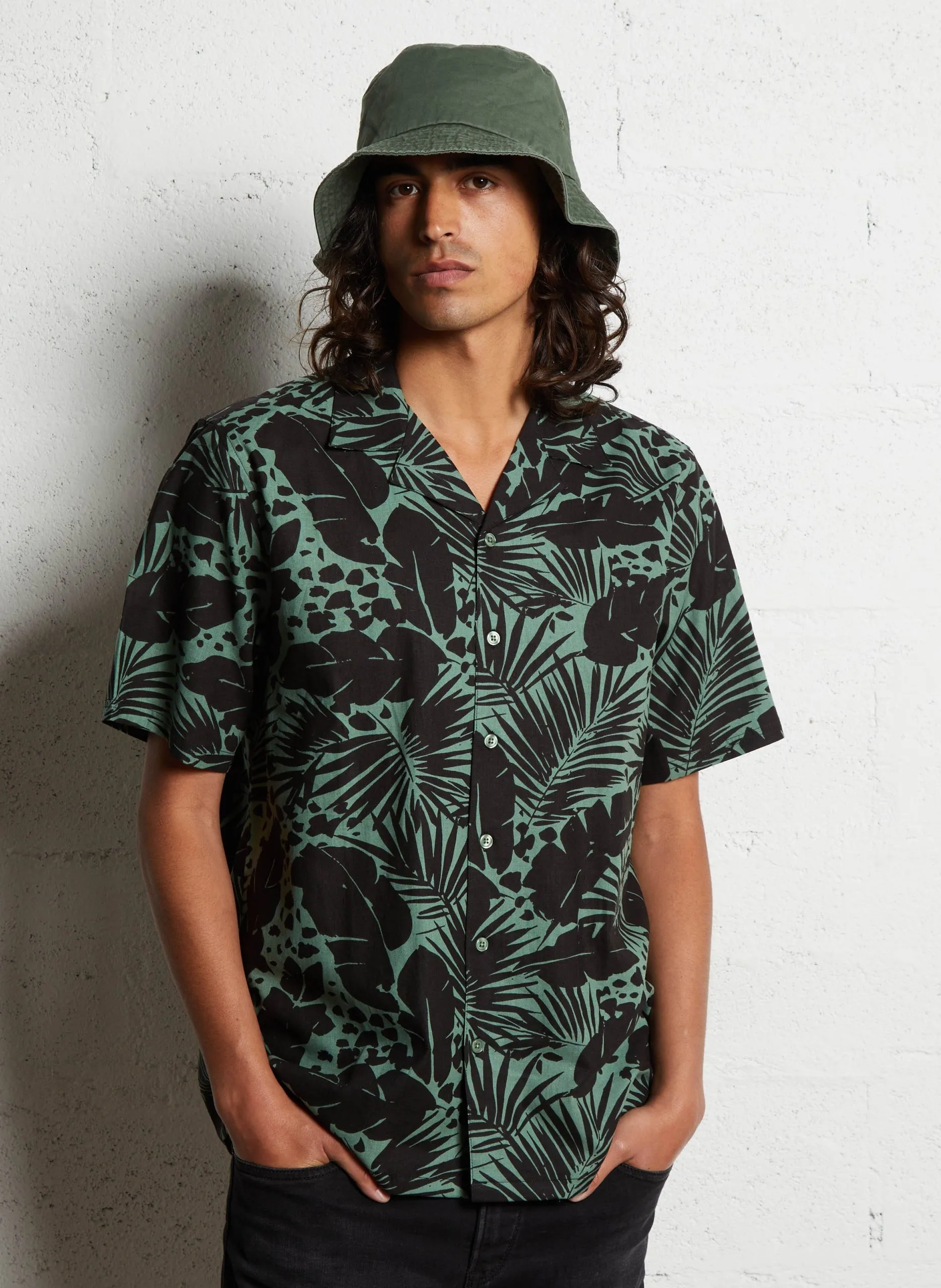 Gerade geschnittenes Hemd aus Leinen-Mix Grun THOKI