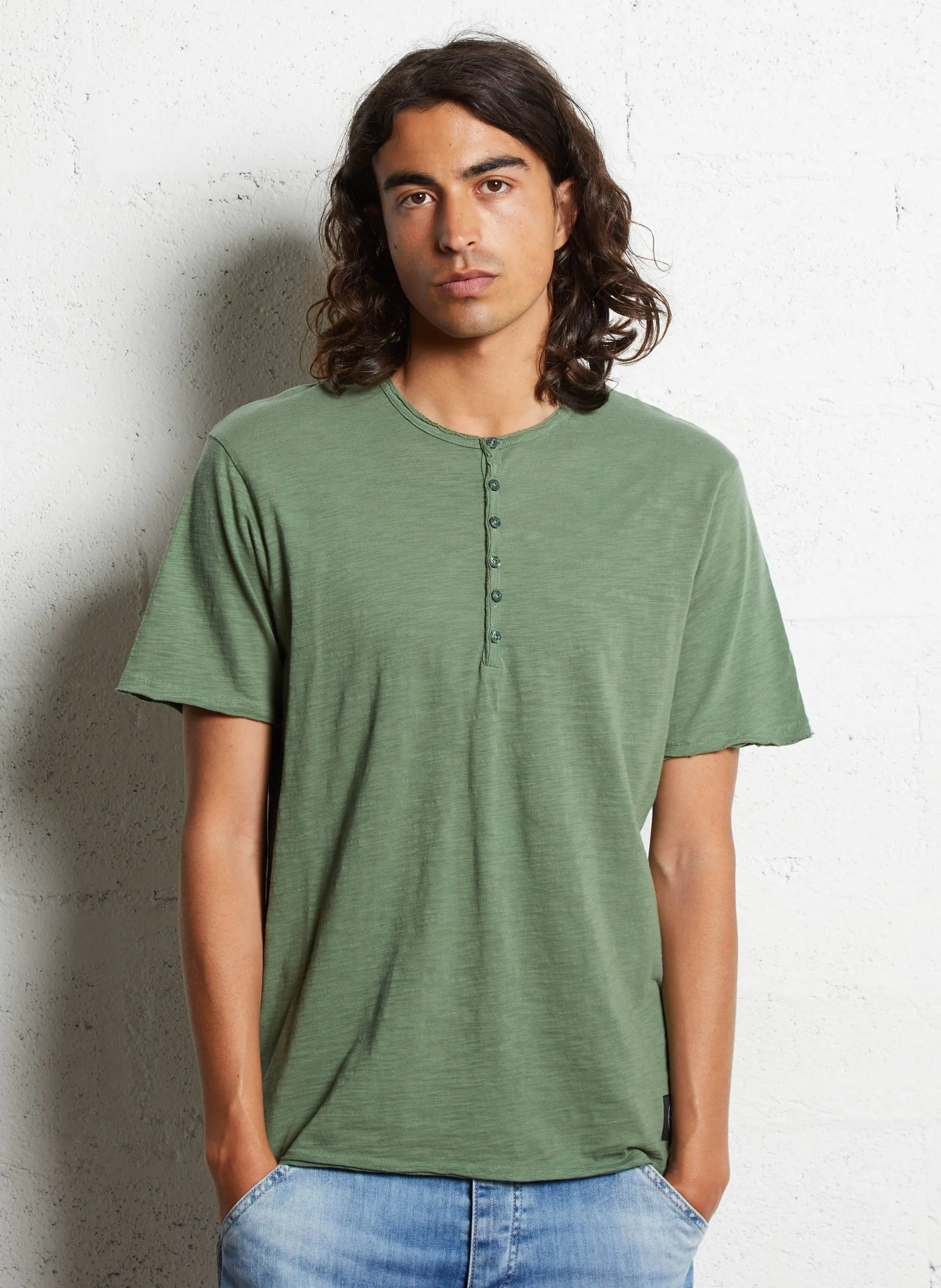 Gerade geschnittenes T-Shirt aus Baumwolle Schwarz NEO