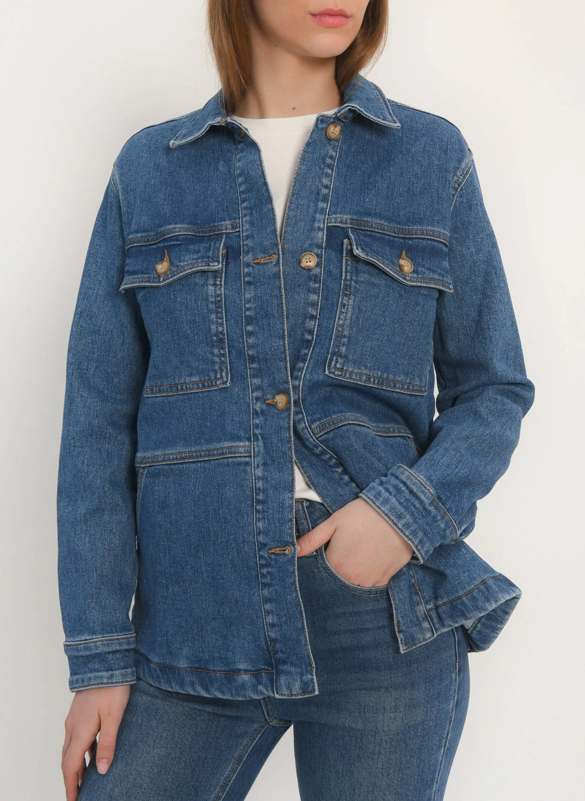 Gerade geschnittene Jeansjacke mit klassischem Kragen Blau ACHILLE