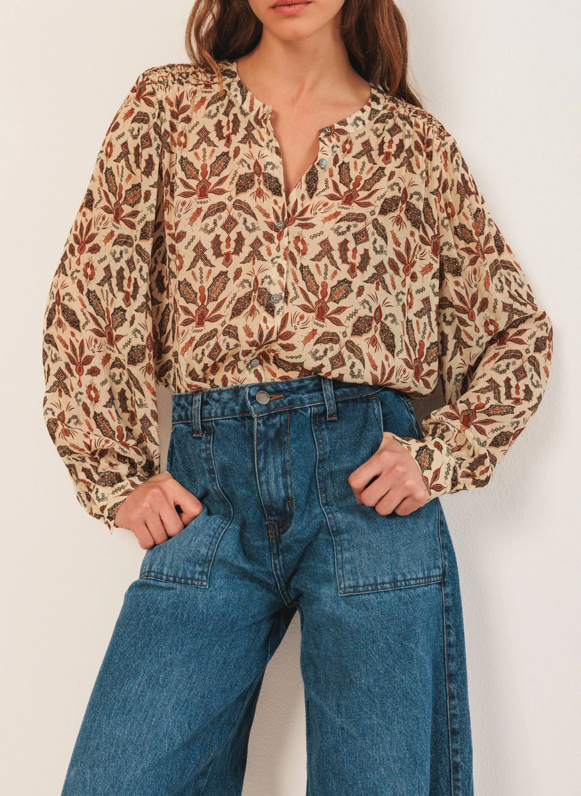 Weit geschnittenes Tunika-Shirt mit Tunika-Kragen und Print Beige