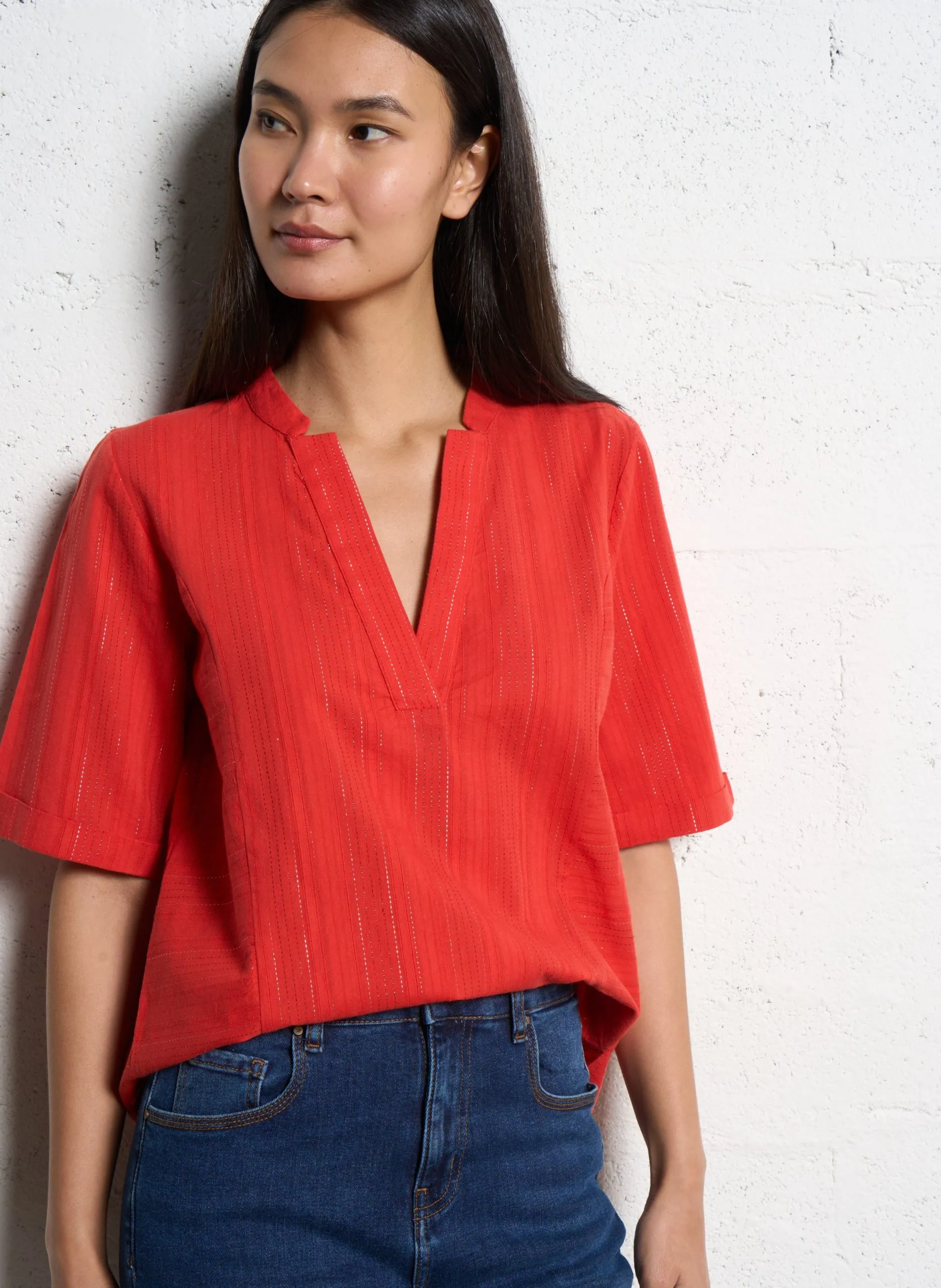 Bluse mit türkischem Kragen und metallischen Fäden Rot