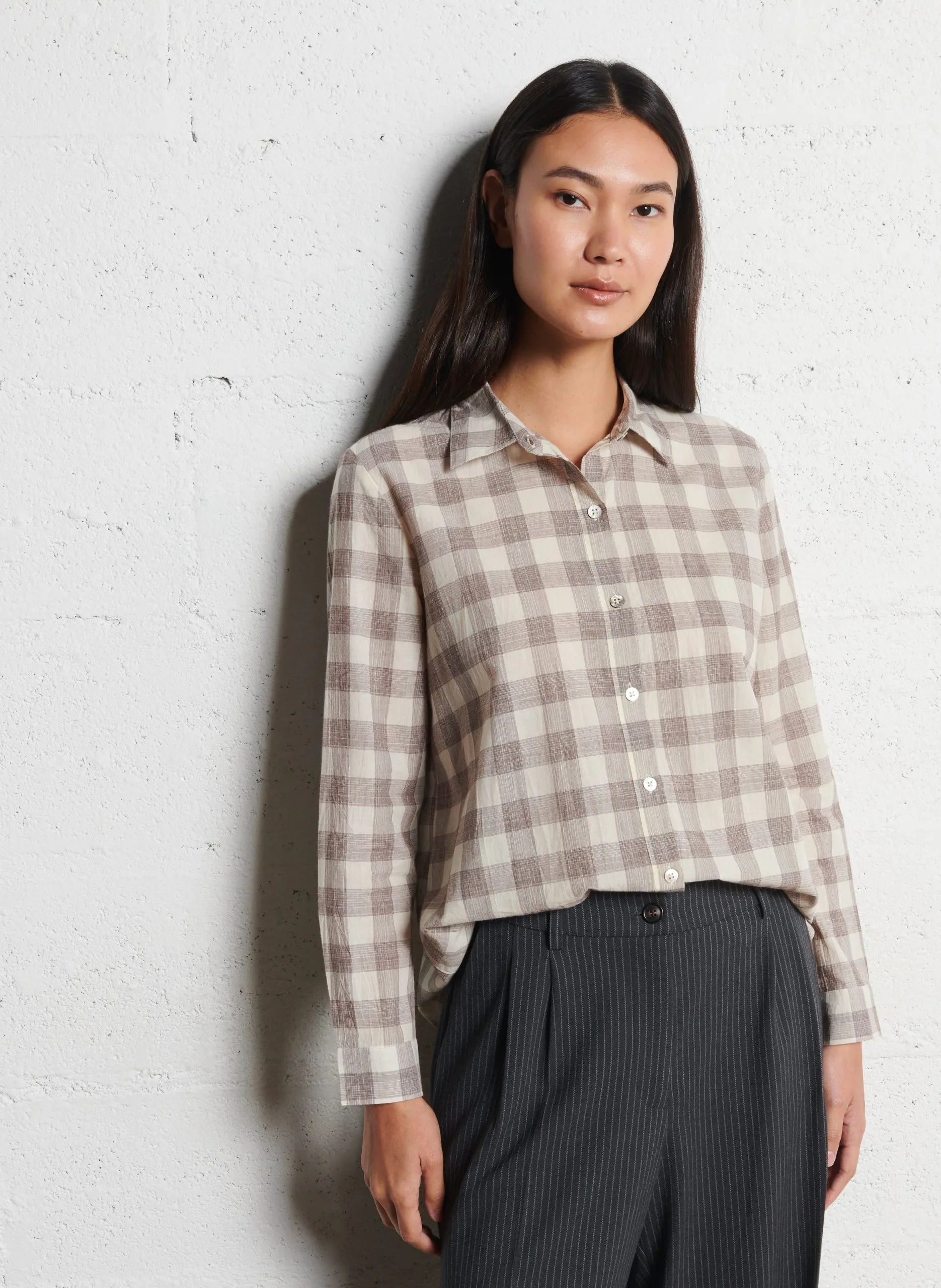 Gerade geschnittenes kariertes Baumwollhemd Braun