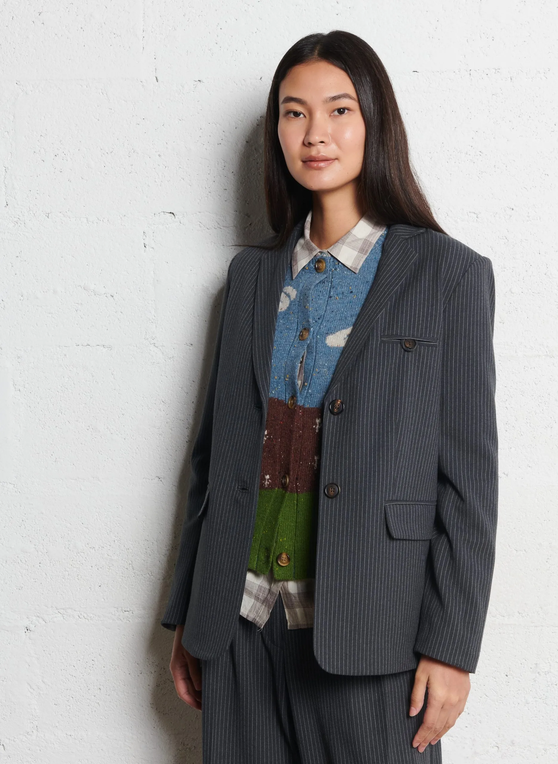 Gerade geschnittener gestreifter Blazer mit Print Grau