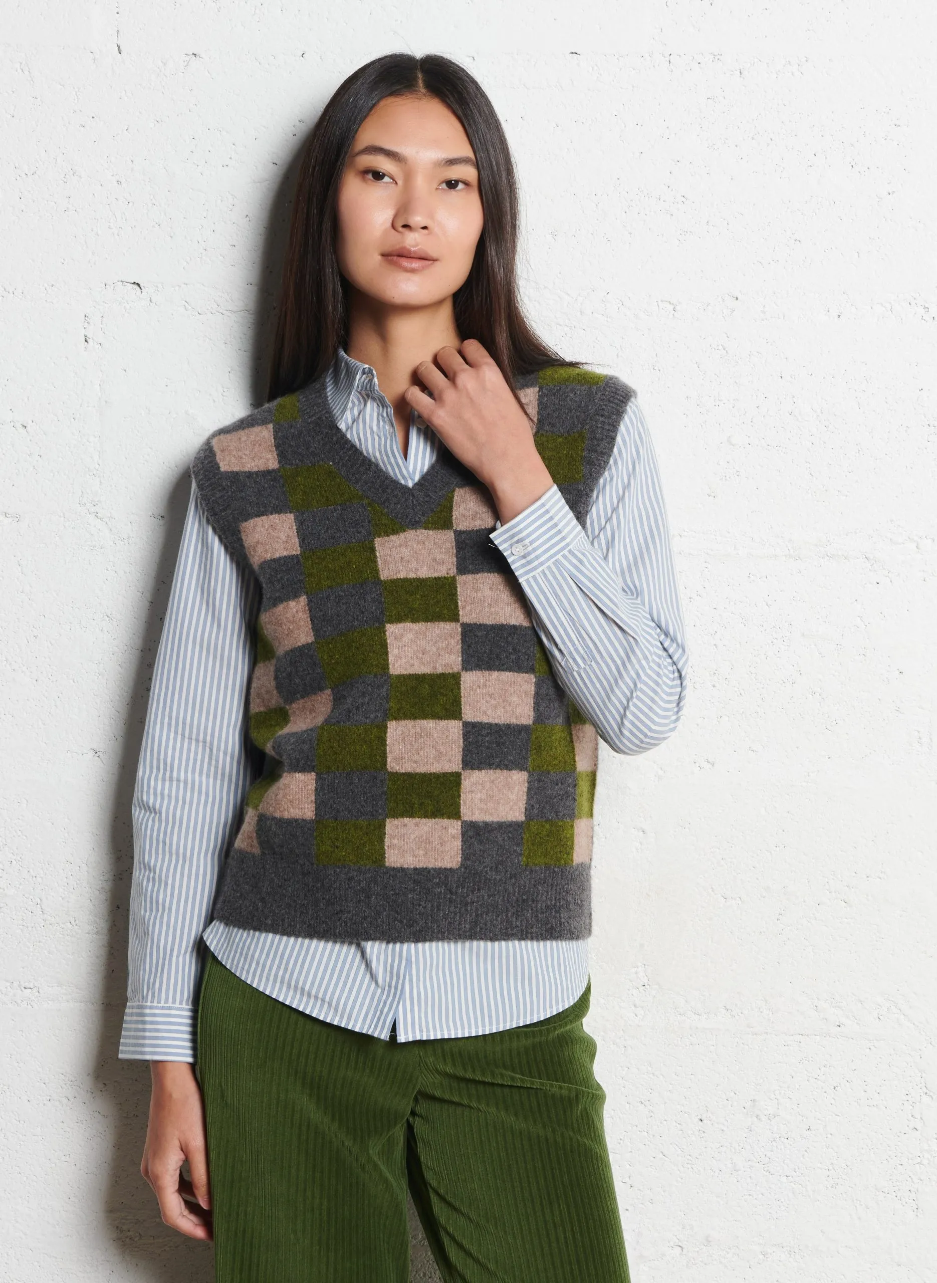 Ärmellose Wollmischungsweste mit V-Ausschnitt und Karomuster Grau