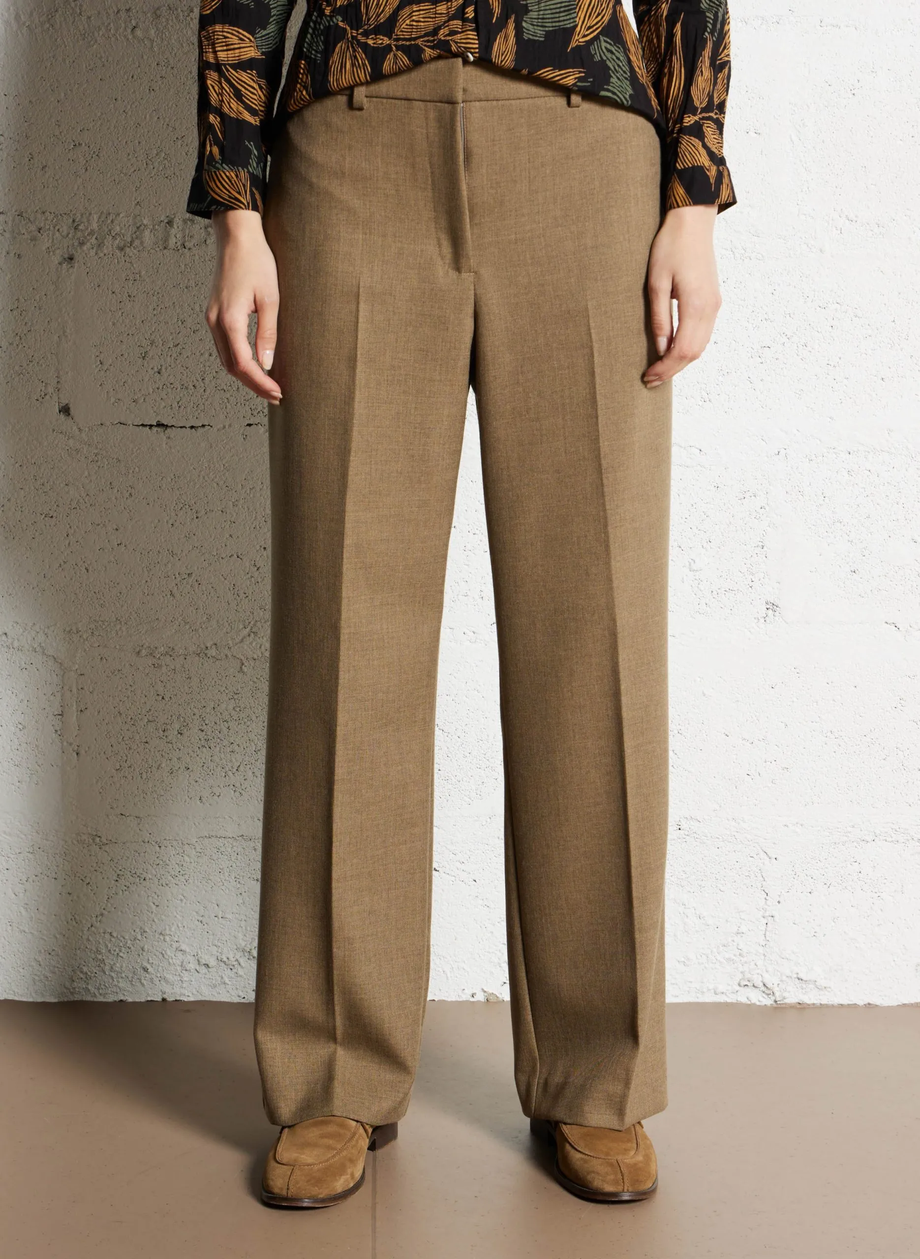 Gerade geschnittene Hose mit mittelhohem Bund Beige