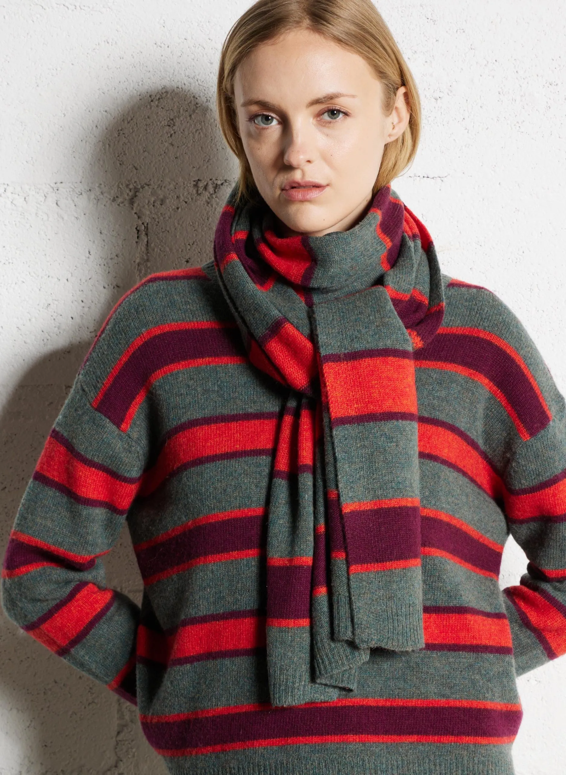 Gestreiftes Tuch aus Wollmix Grun