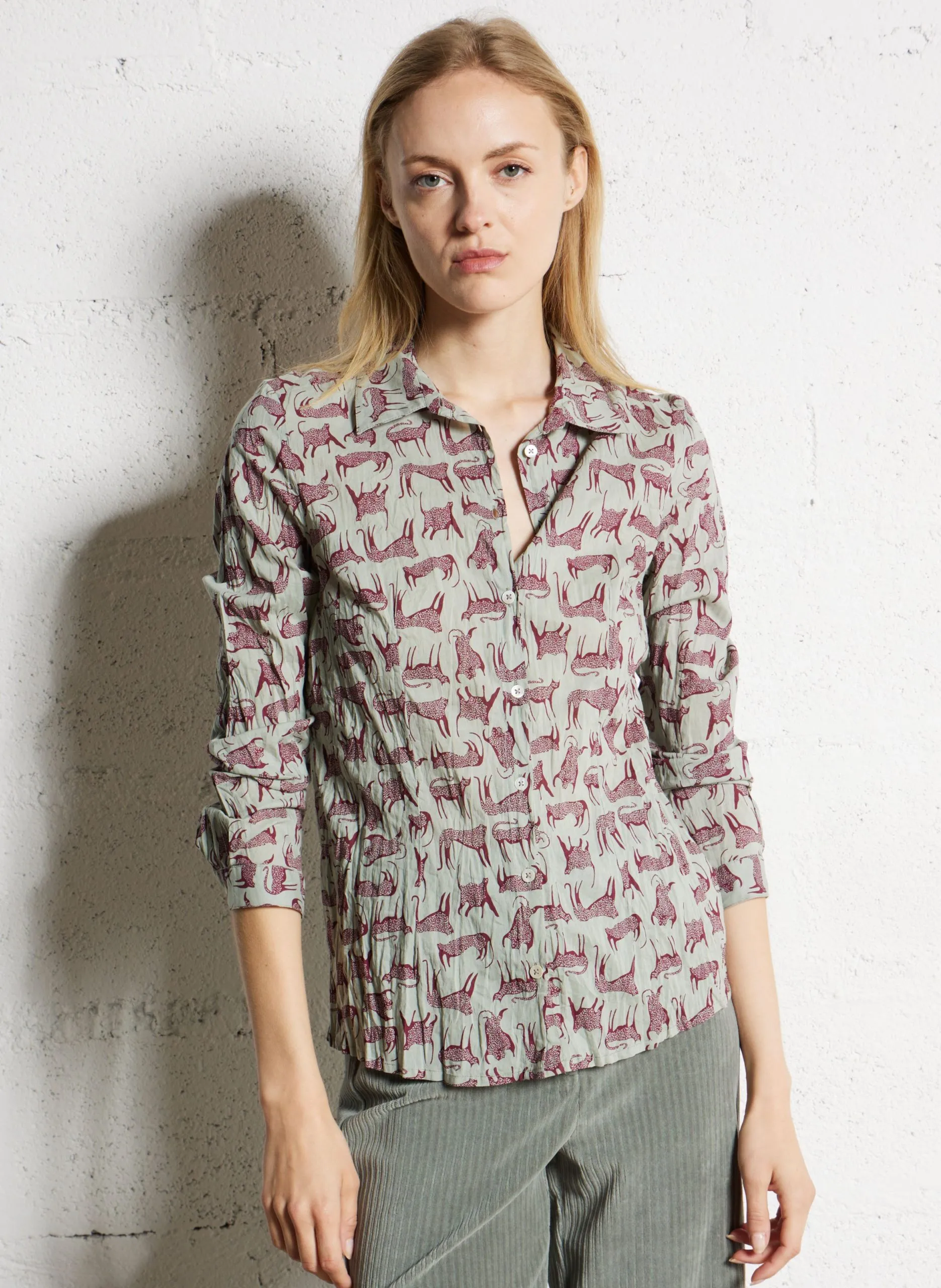 Gerade geschnittene Baumwollbluse mit Print Grun