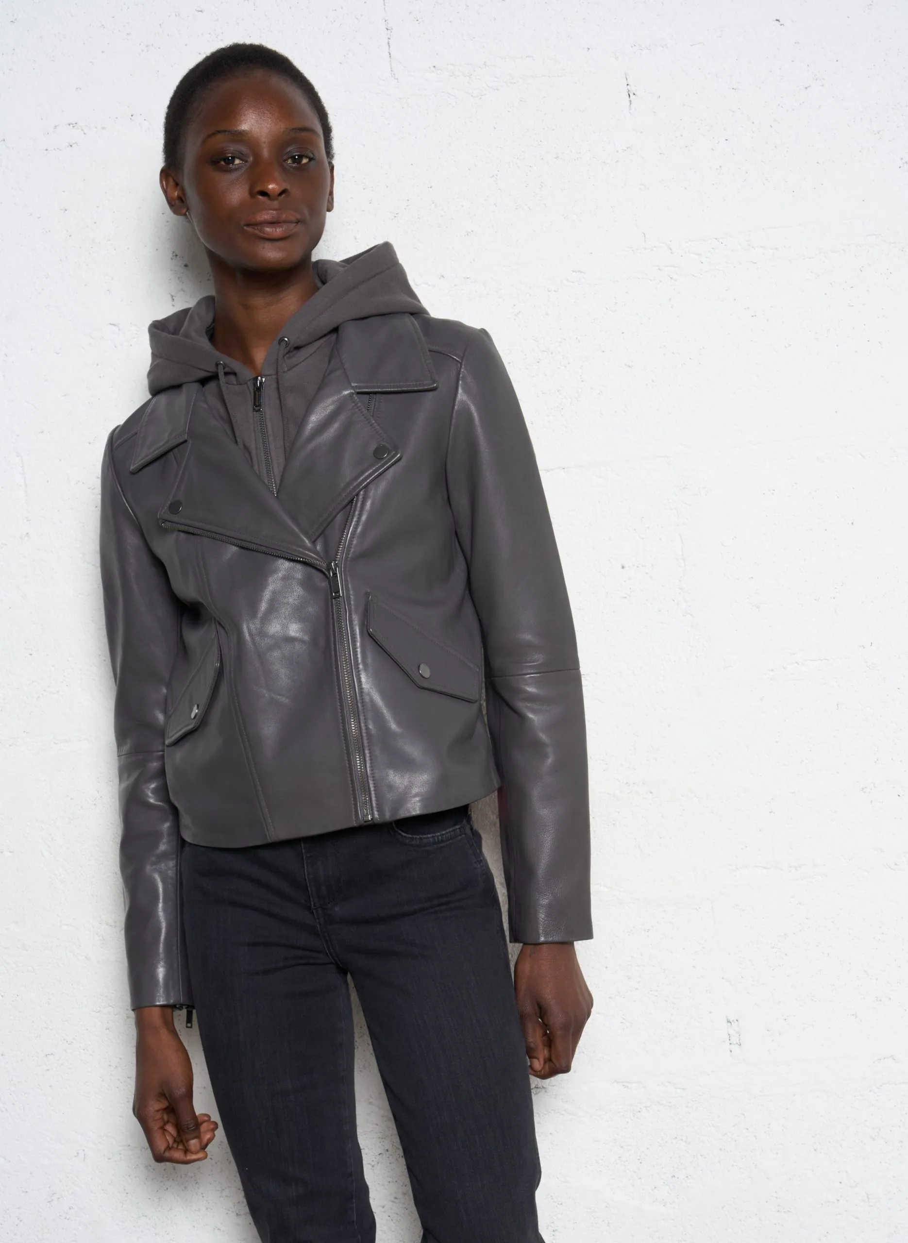 Gerade geschnittene Lederjacke Grau