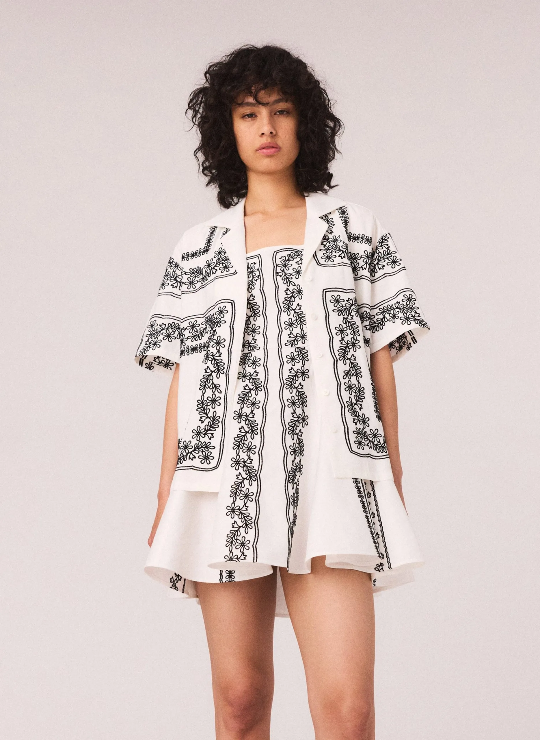 Oversize Hemd aus bestickter Leinenmischung Beige