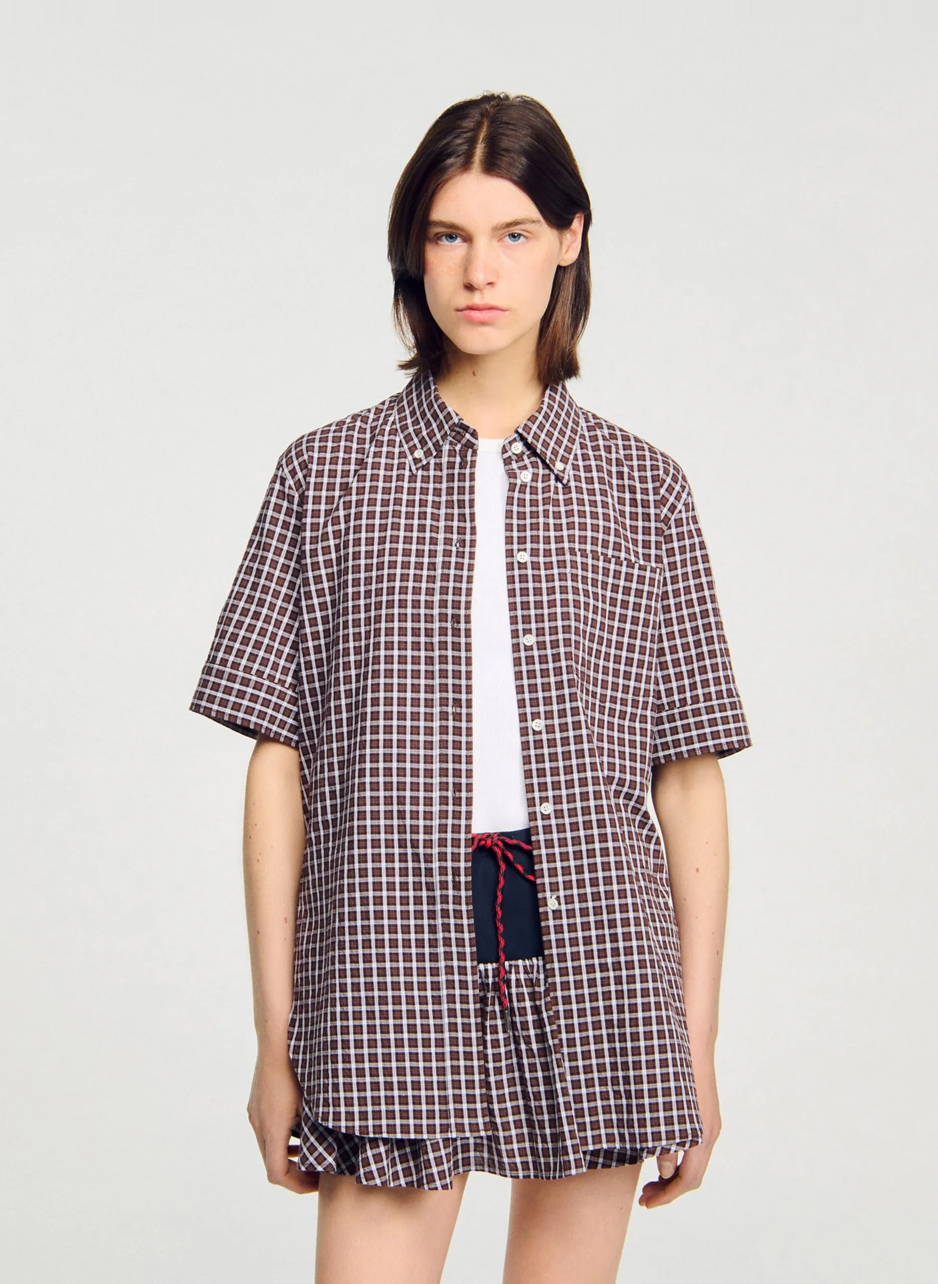 Bluse mit viktorianischem Kragen Braun