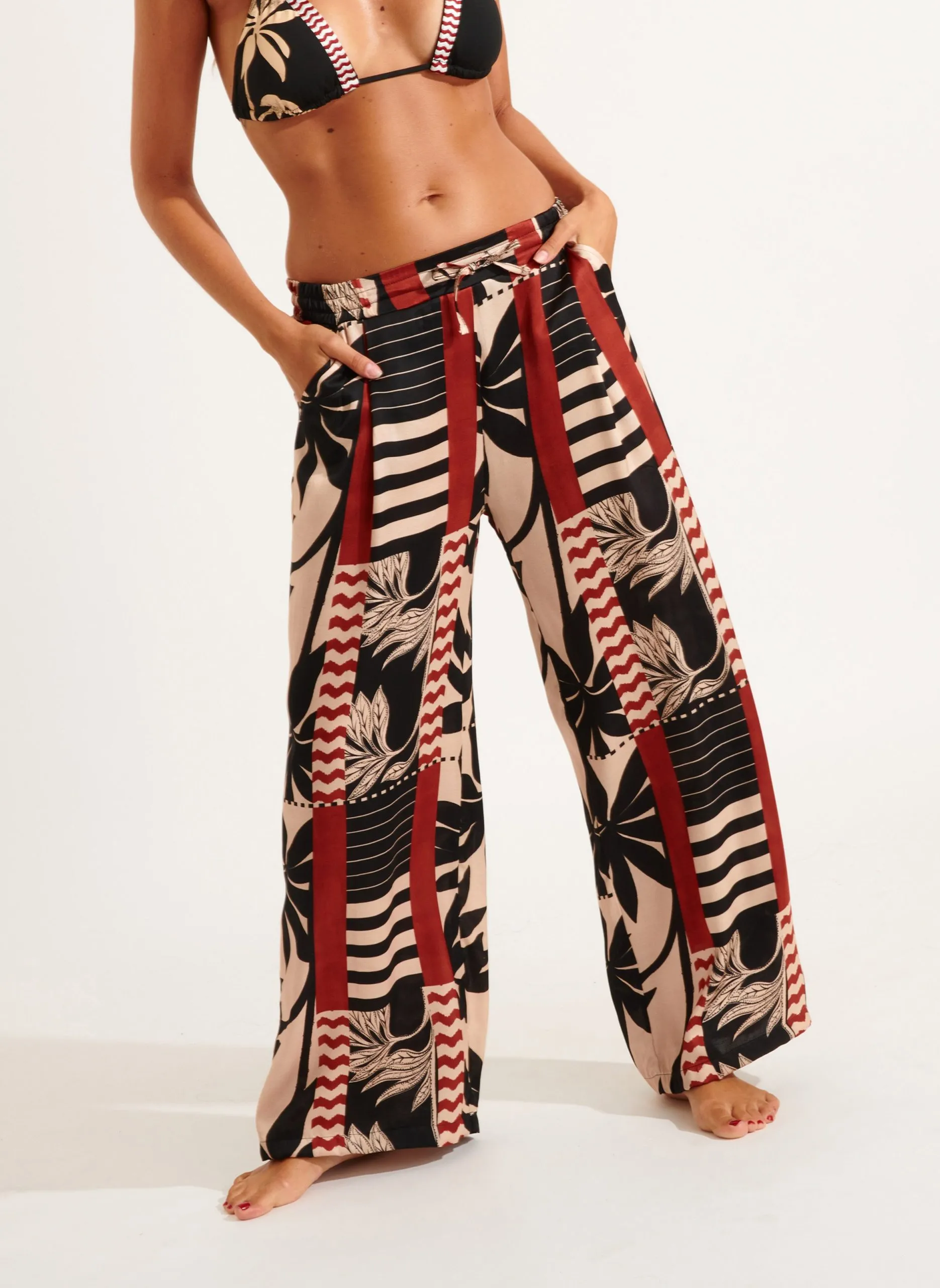 Fließende Strandhose mit Grafik-Print Schwarz ALYA MESQUIDA