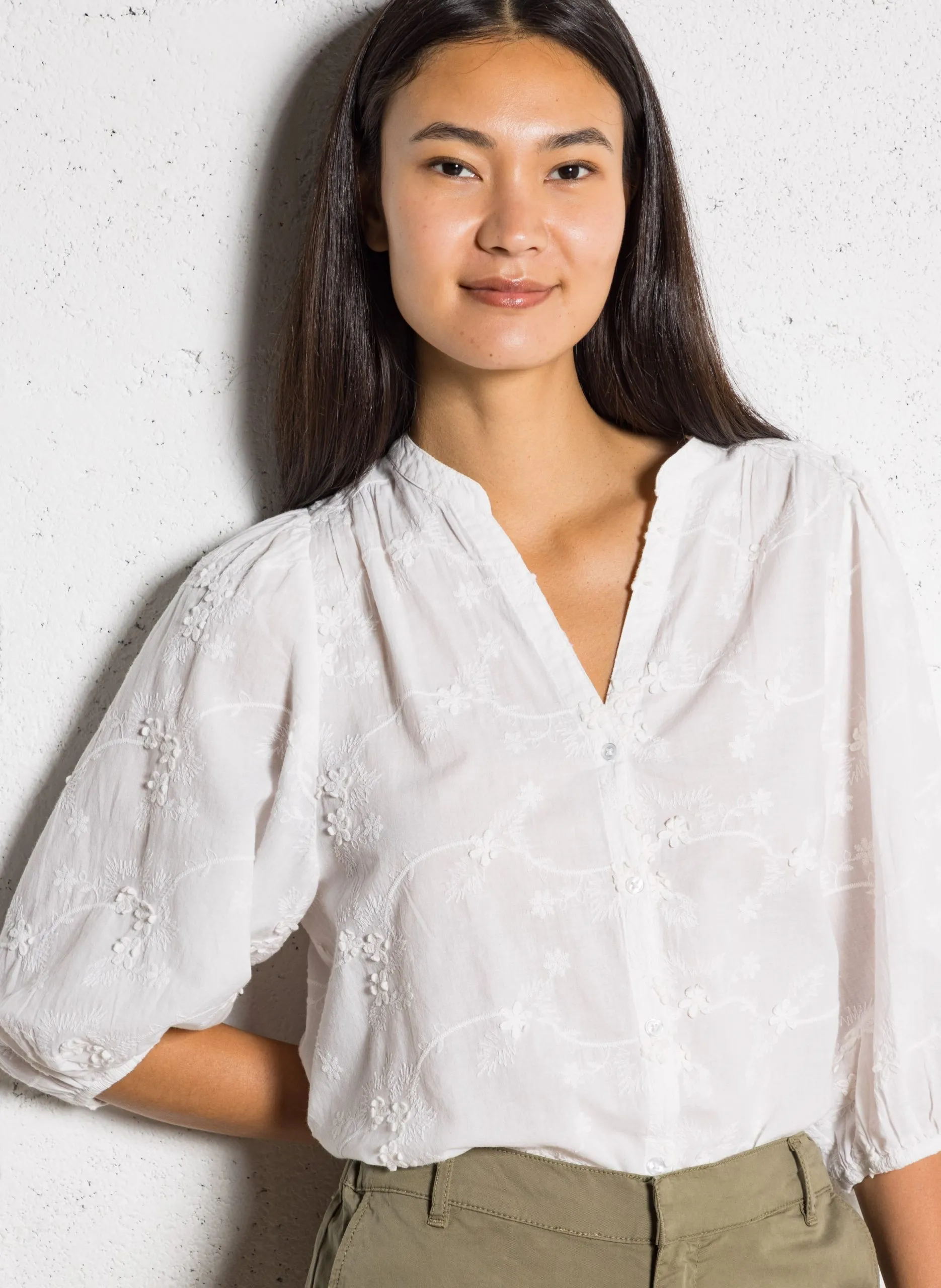 Bluse mit Tunika-Kragen und Blumenstickereien Weiss PATIENCE