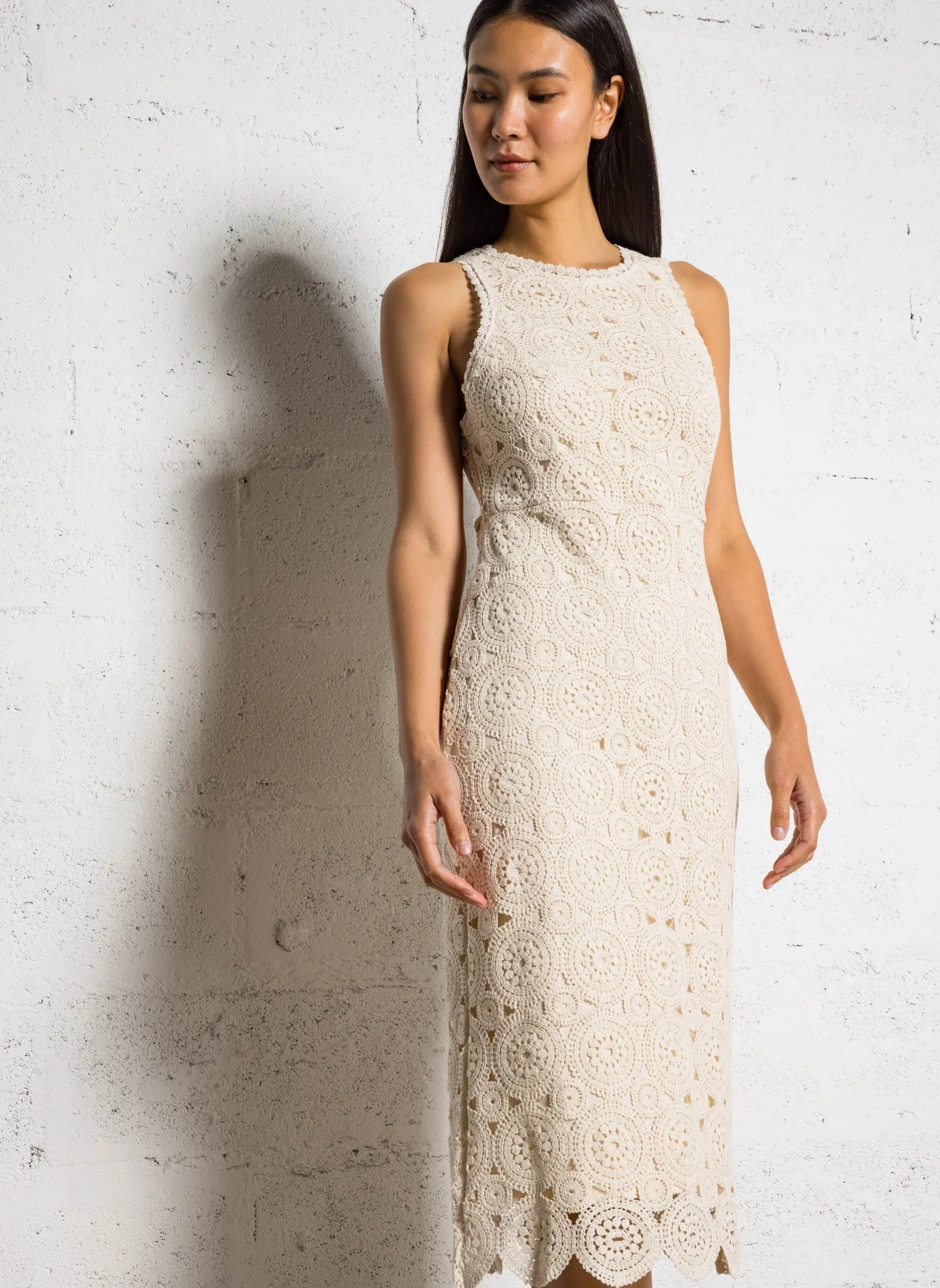 Ärmelloses Etuikleid mit Stickereien am Rücken Beige COLETTE