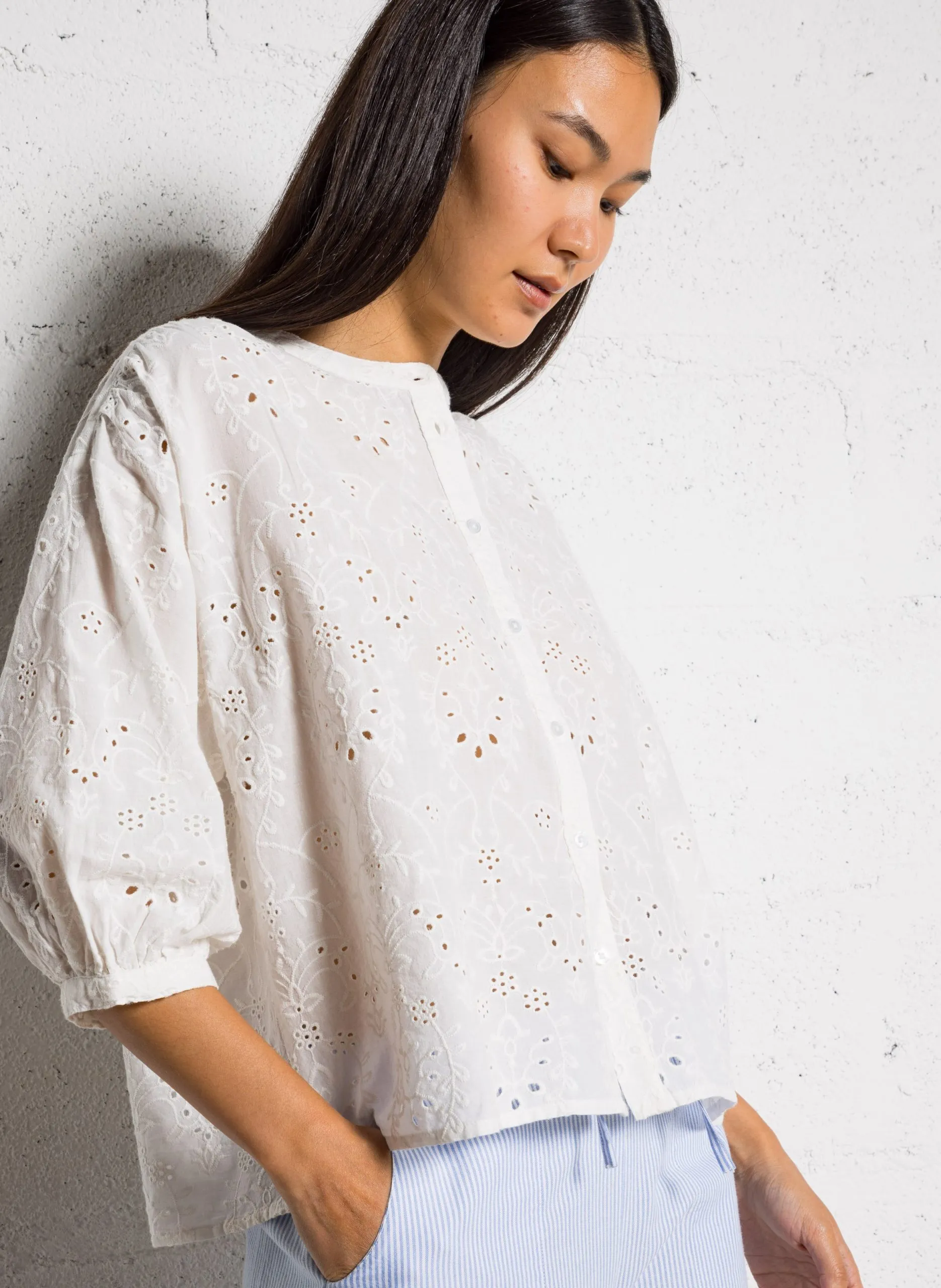 Weite Bluse mit bestickten 3/4-Ärmeln Weiss BLISS