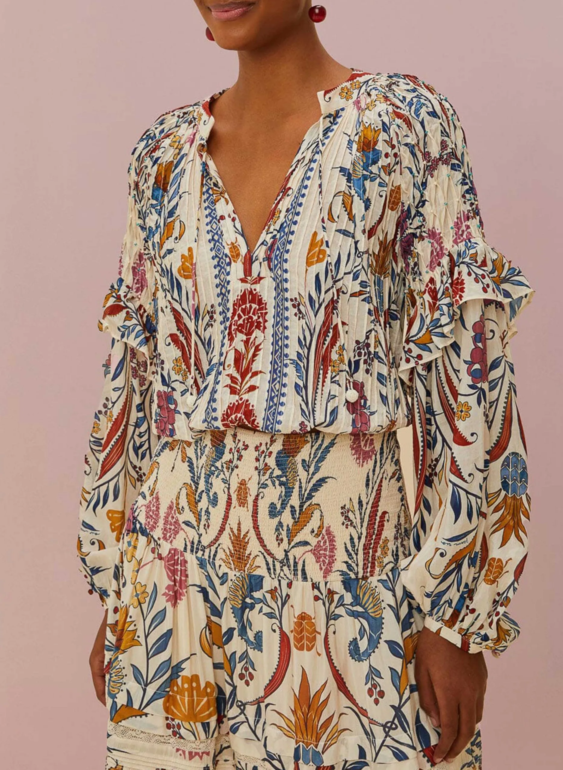 Bedruckte Bluse mit Tunis-Kragen aus Baumwollmischung. Beige