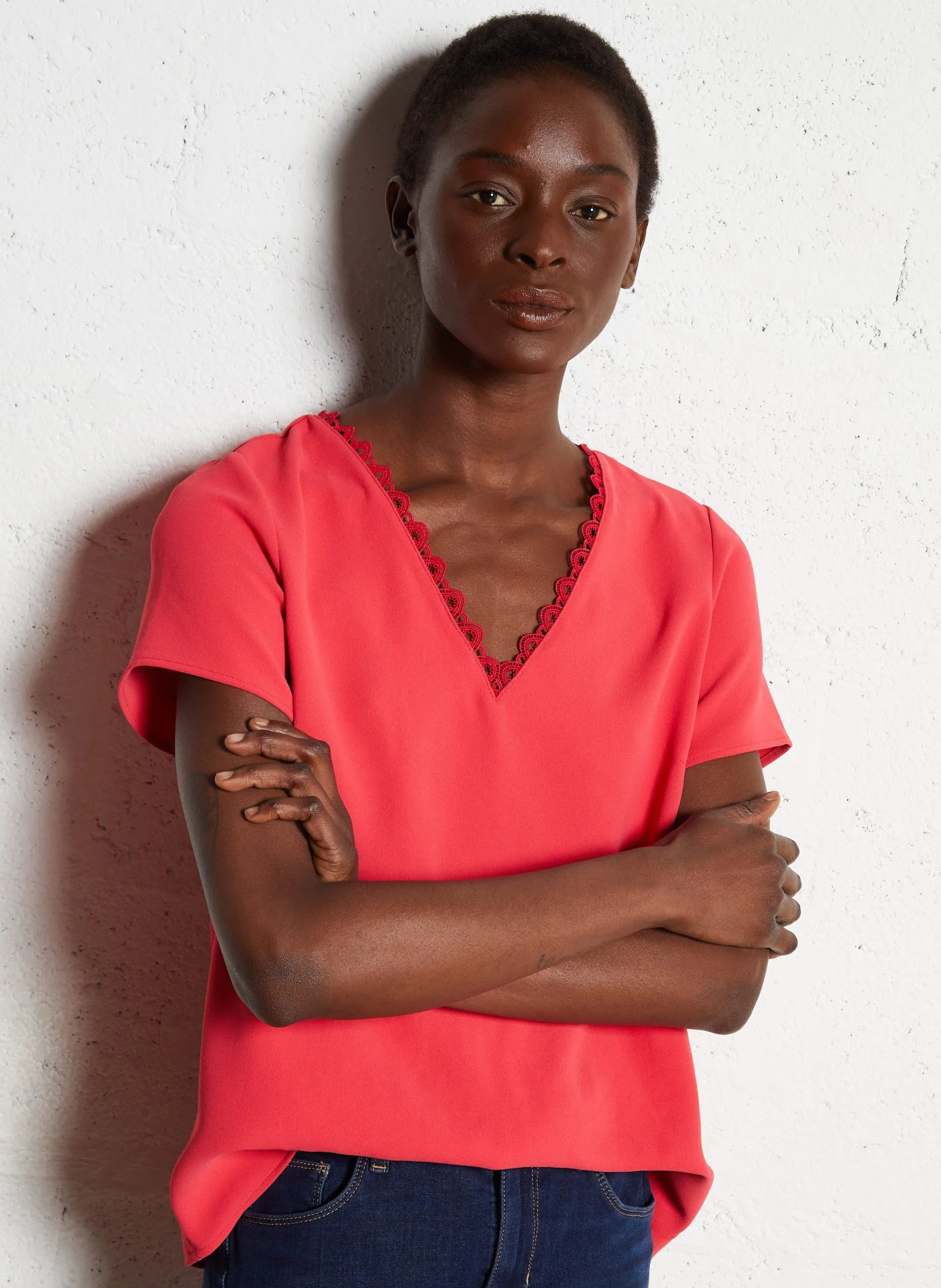 Weit geschnittenes Top mit V-Ausschnitt Rot