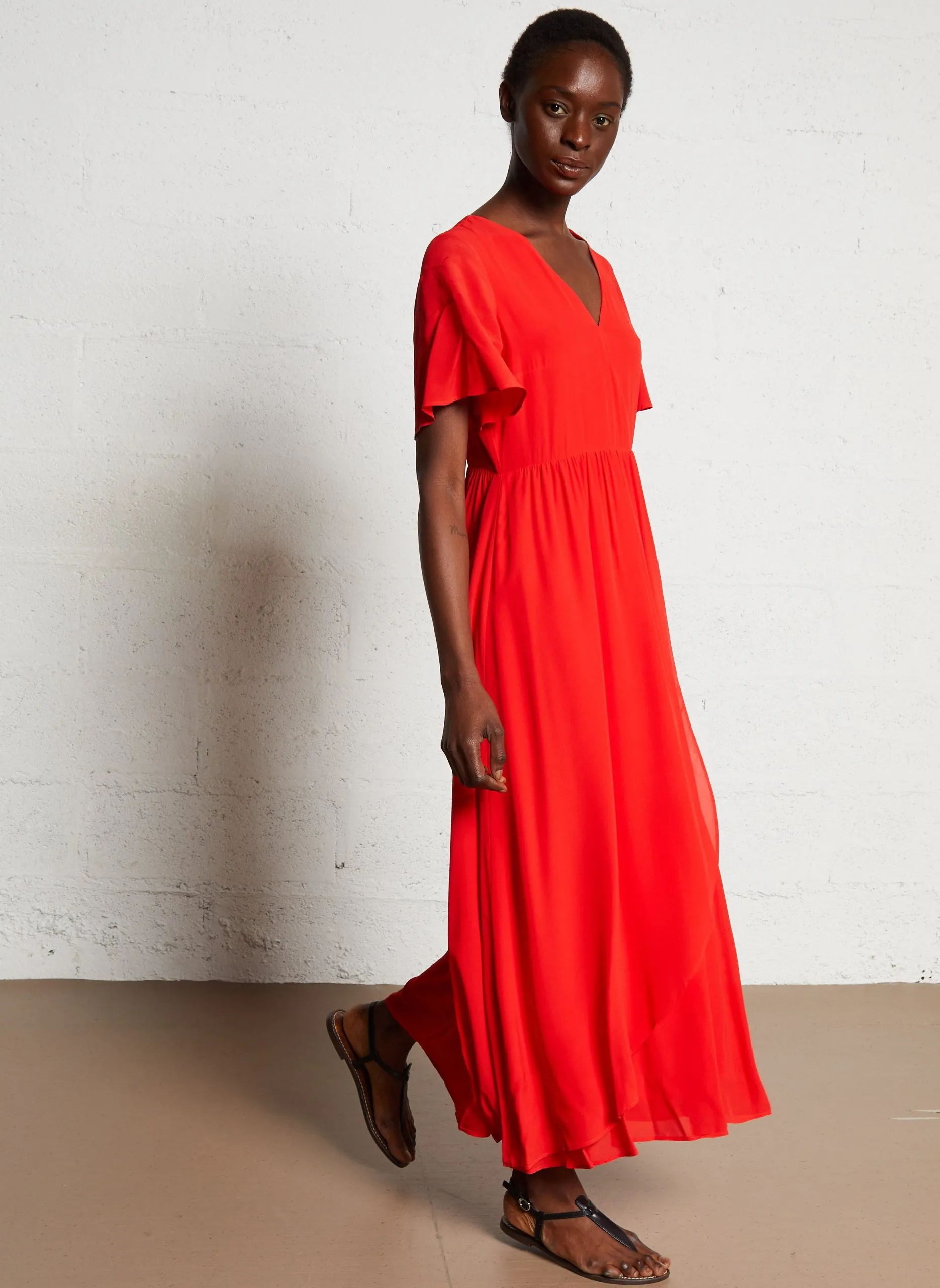 Ausgestelltes langes Kleid mit V-Ausschnitt Rot GABI