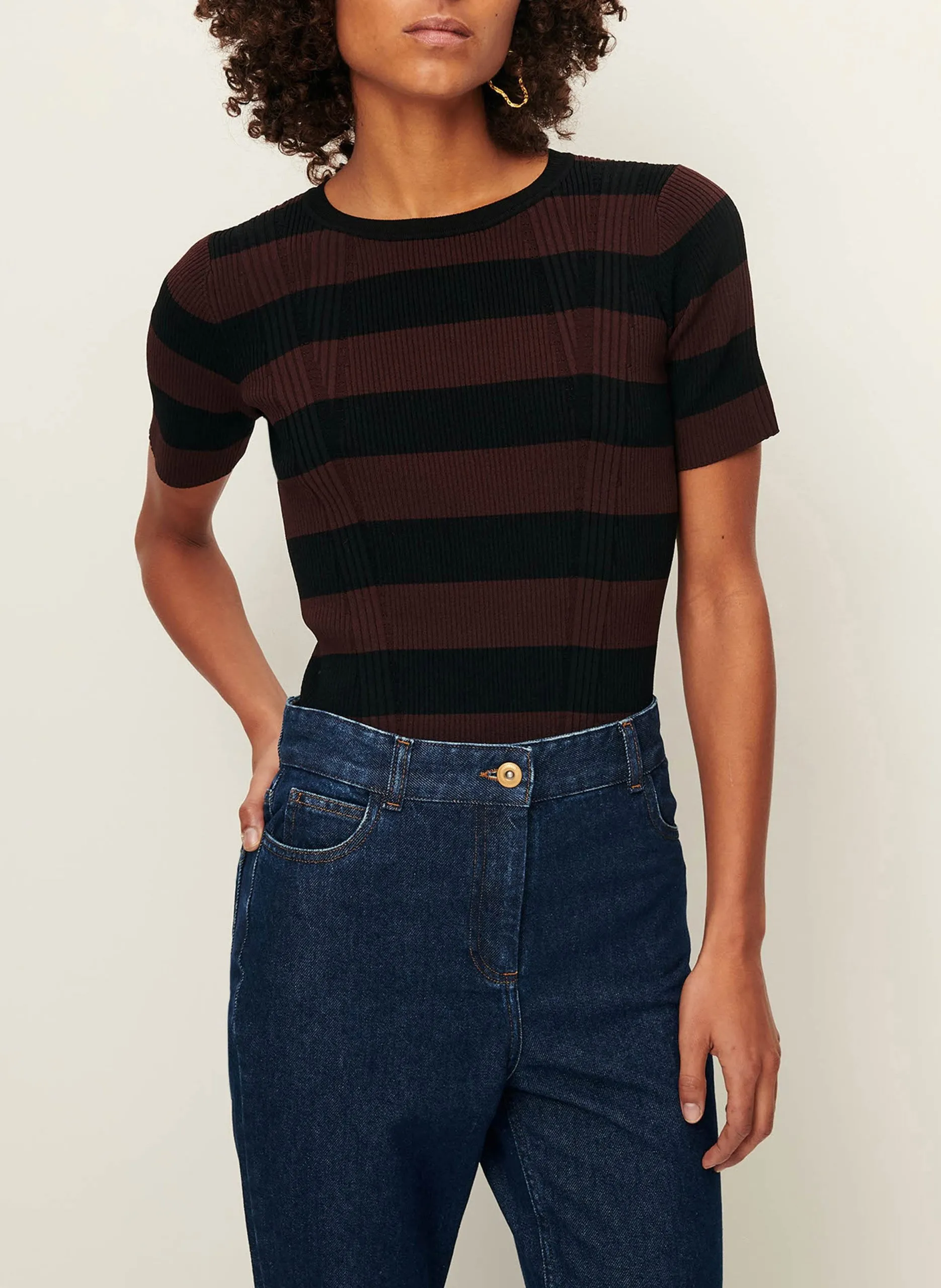Anliegendes T-Shirt aus gestreiftem Strick Schwarz REGINA