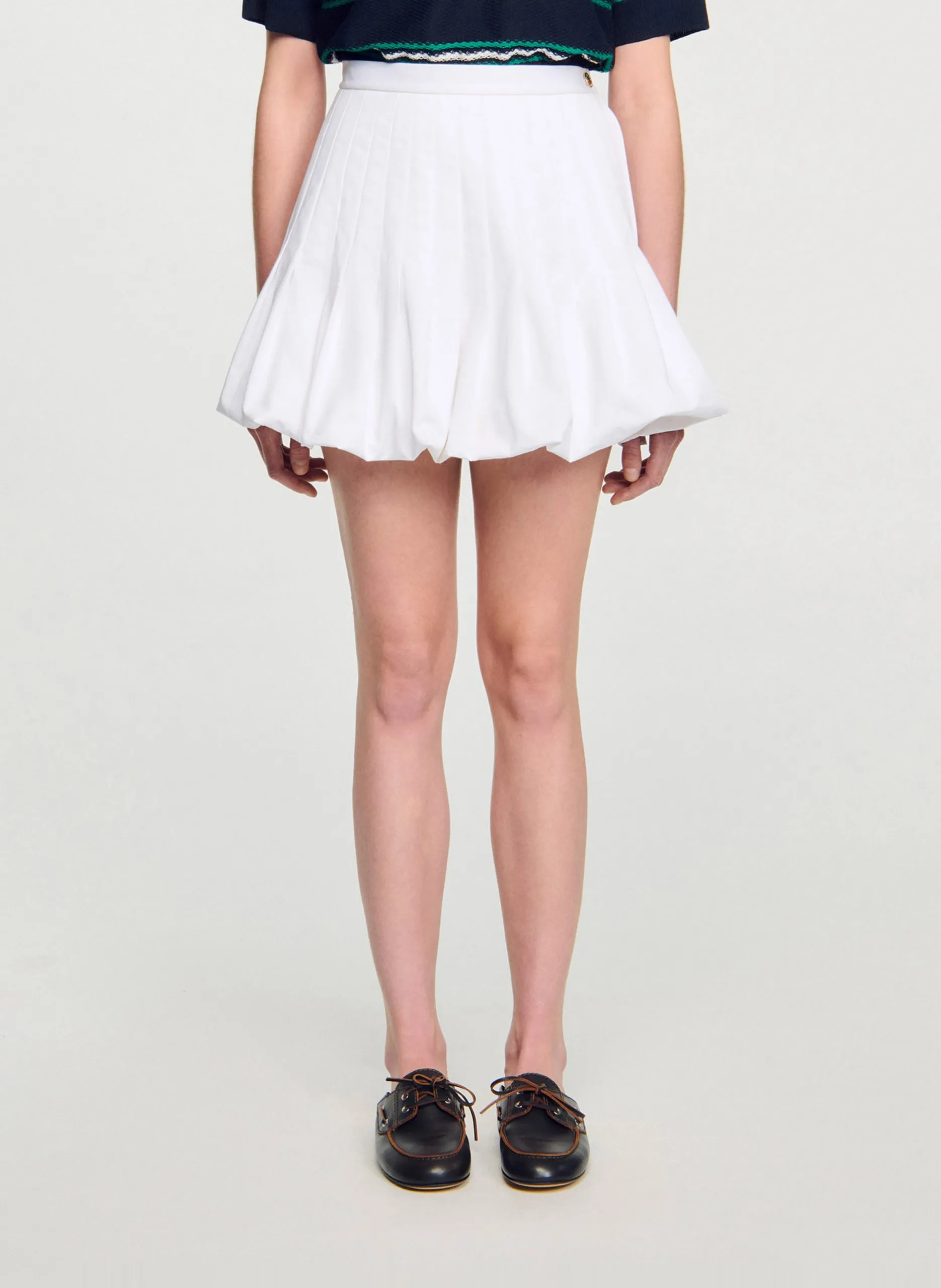 Kurzer Baumwollrock mit hohem Bund Weiss