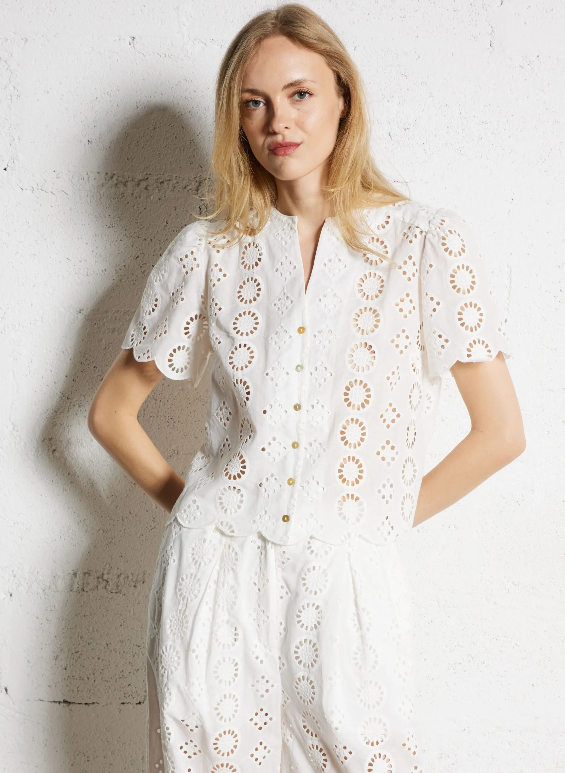 Baumwollbluse mit V-Ausschnitt Weiss BANJO