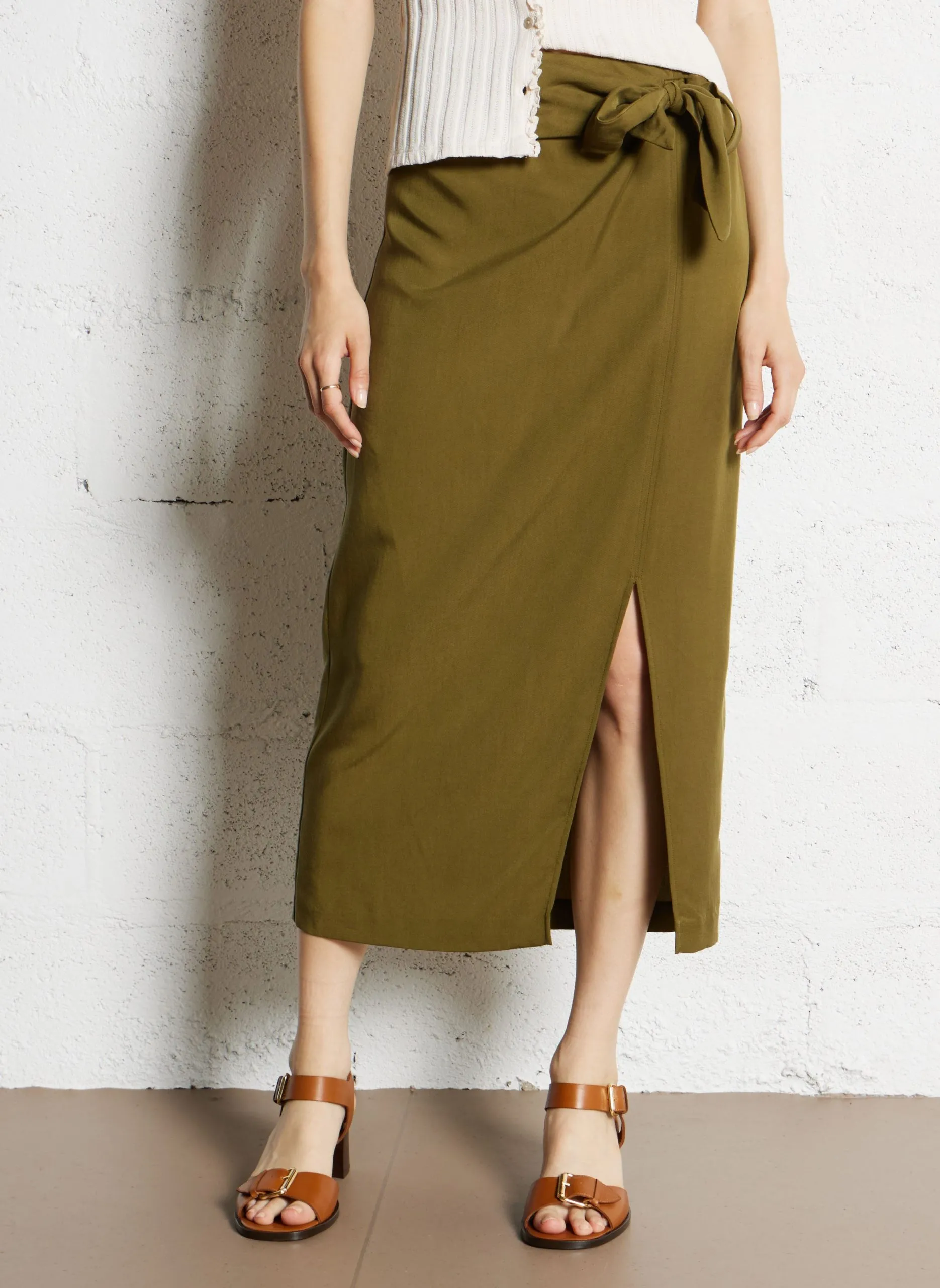 Geblümtes Kurzkleid mit Henley-Ausschnitt Khaki