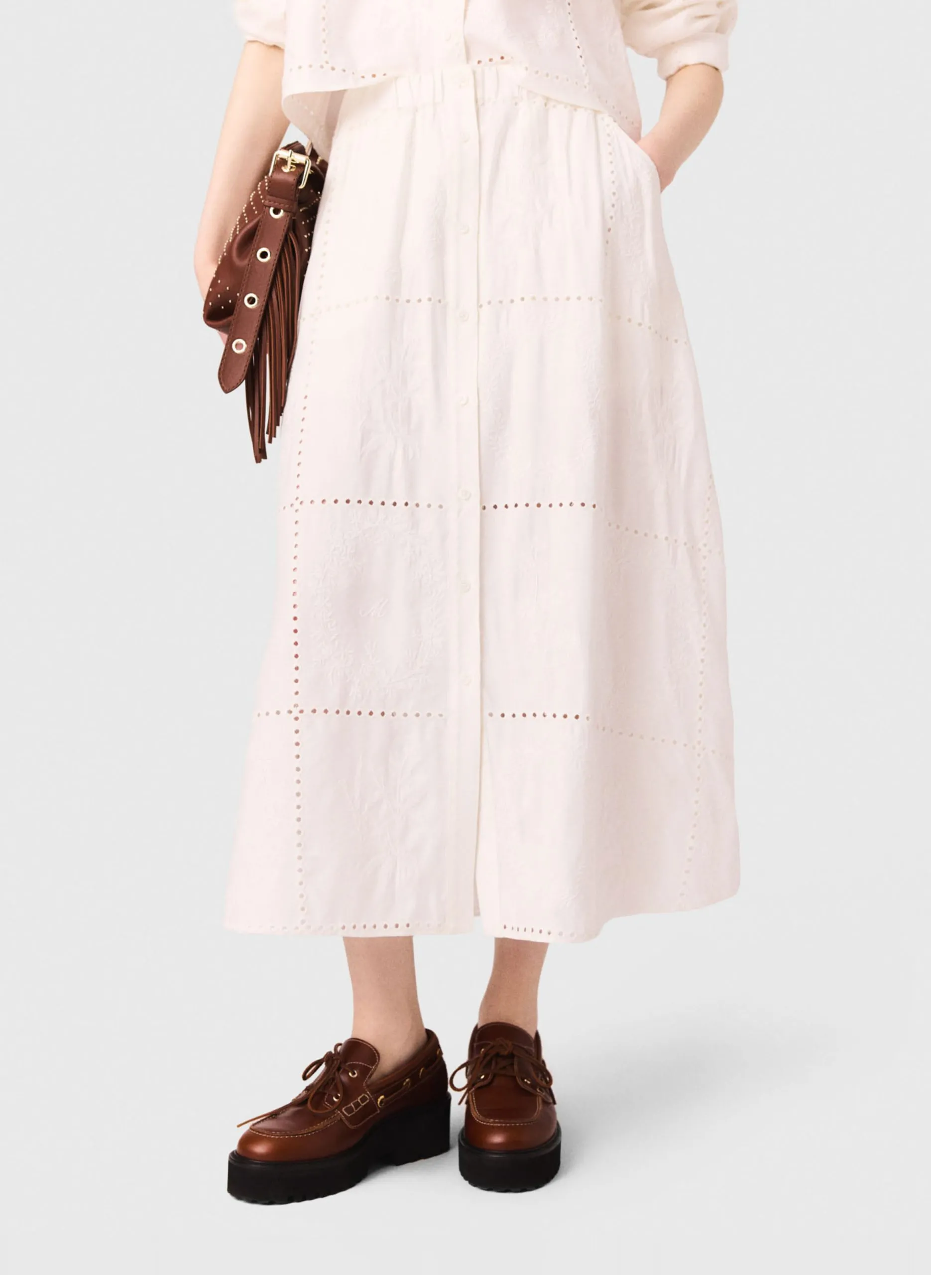 Langer, bestickter Rock Weiss