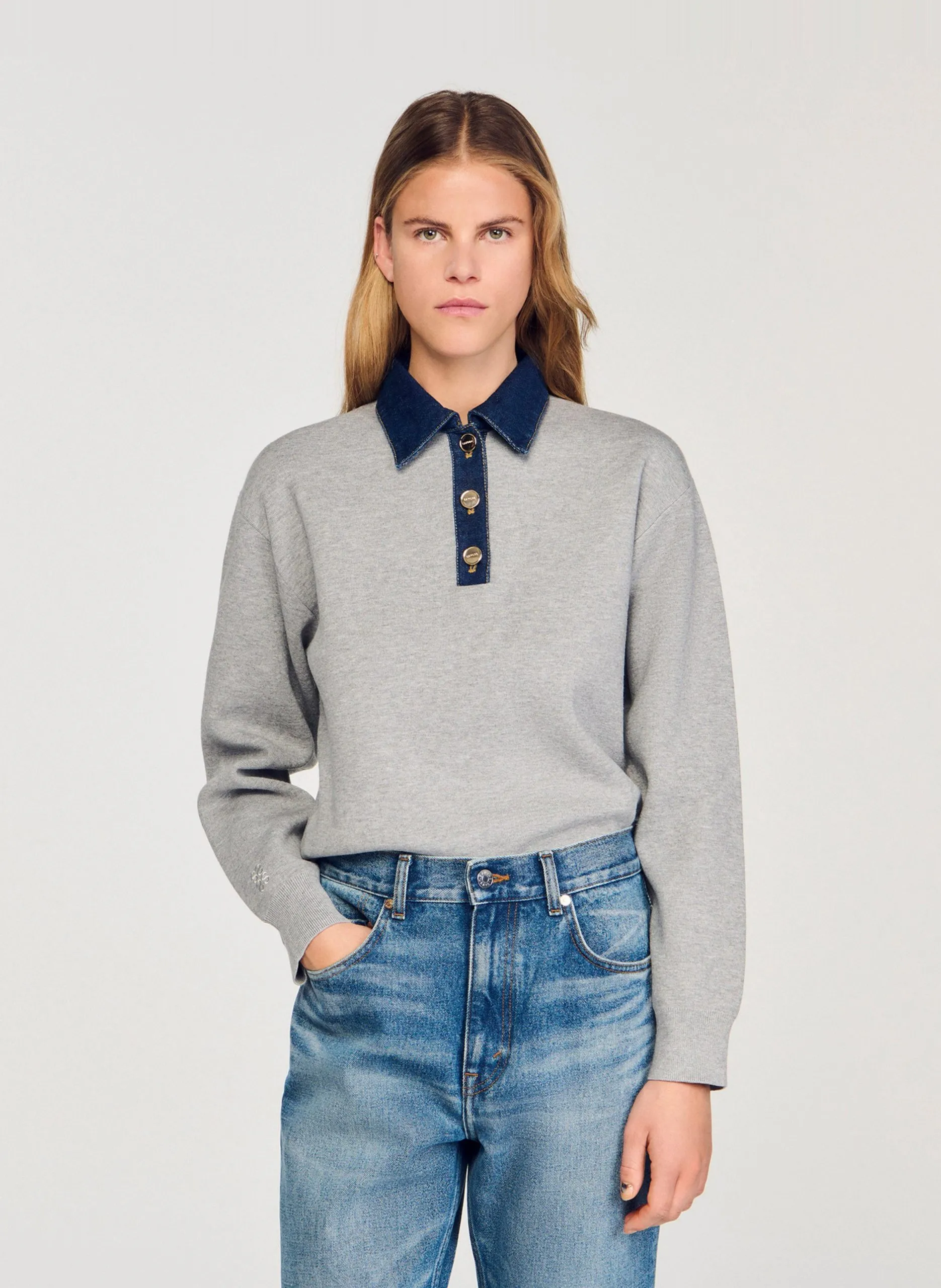 Weiter Pullover mit Jeanskragen Grau