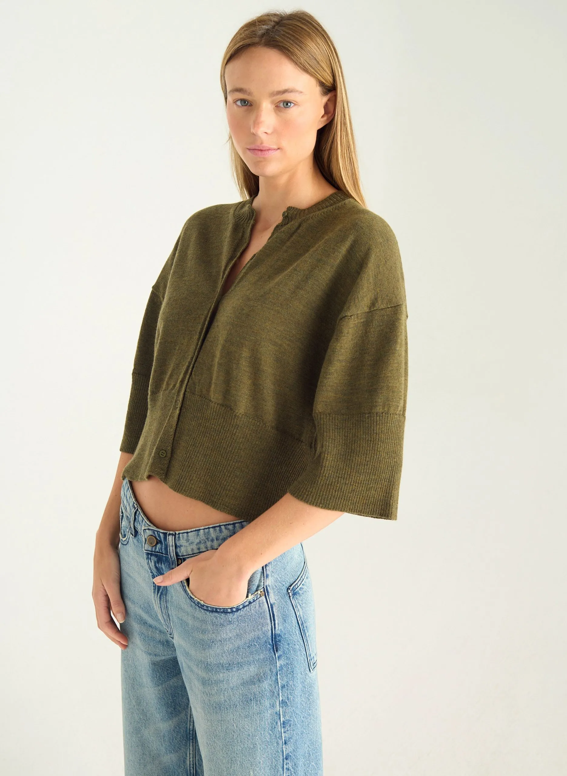 Strickjacke aus Wolle mit Rundhalsausschnitt Grun