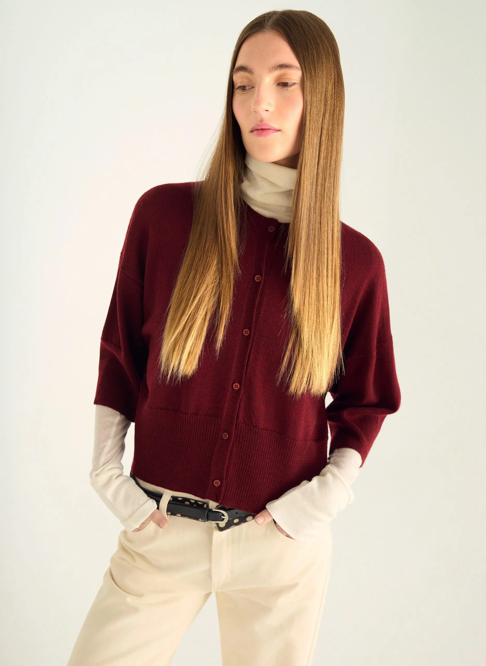 Strickjacke aus Wolle mit Rundhalsausschnitt Violett