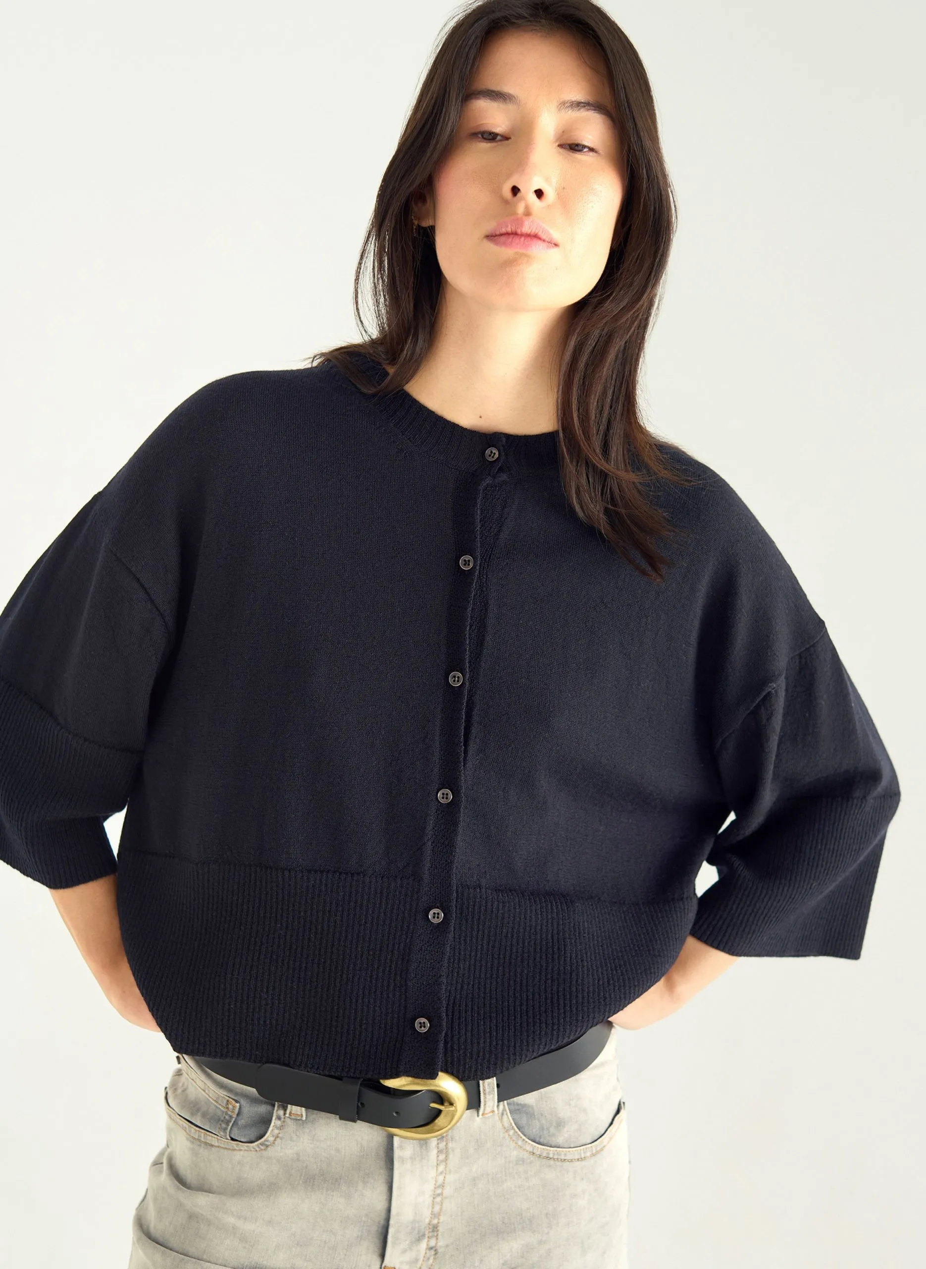 Strickjacke aus Wolle mit Rundhalsausschnitt Schwarz