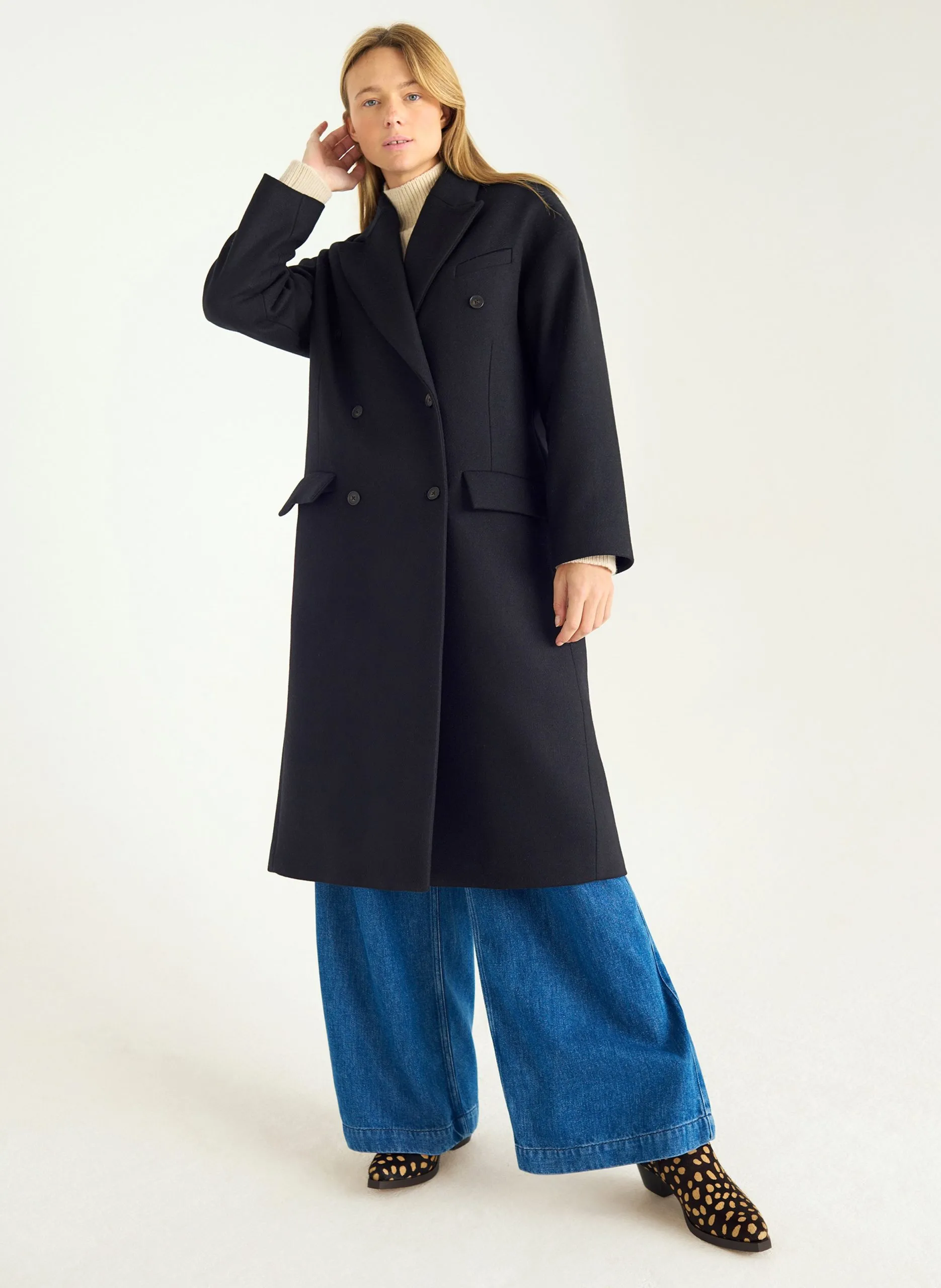 Einfarbiger gerade geschnittener Wollmantel mit langen Ärmeln Schwarz