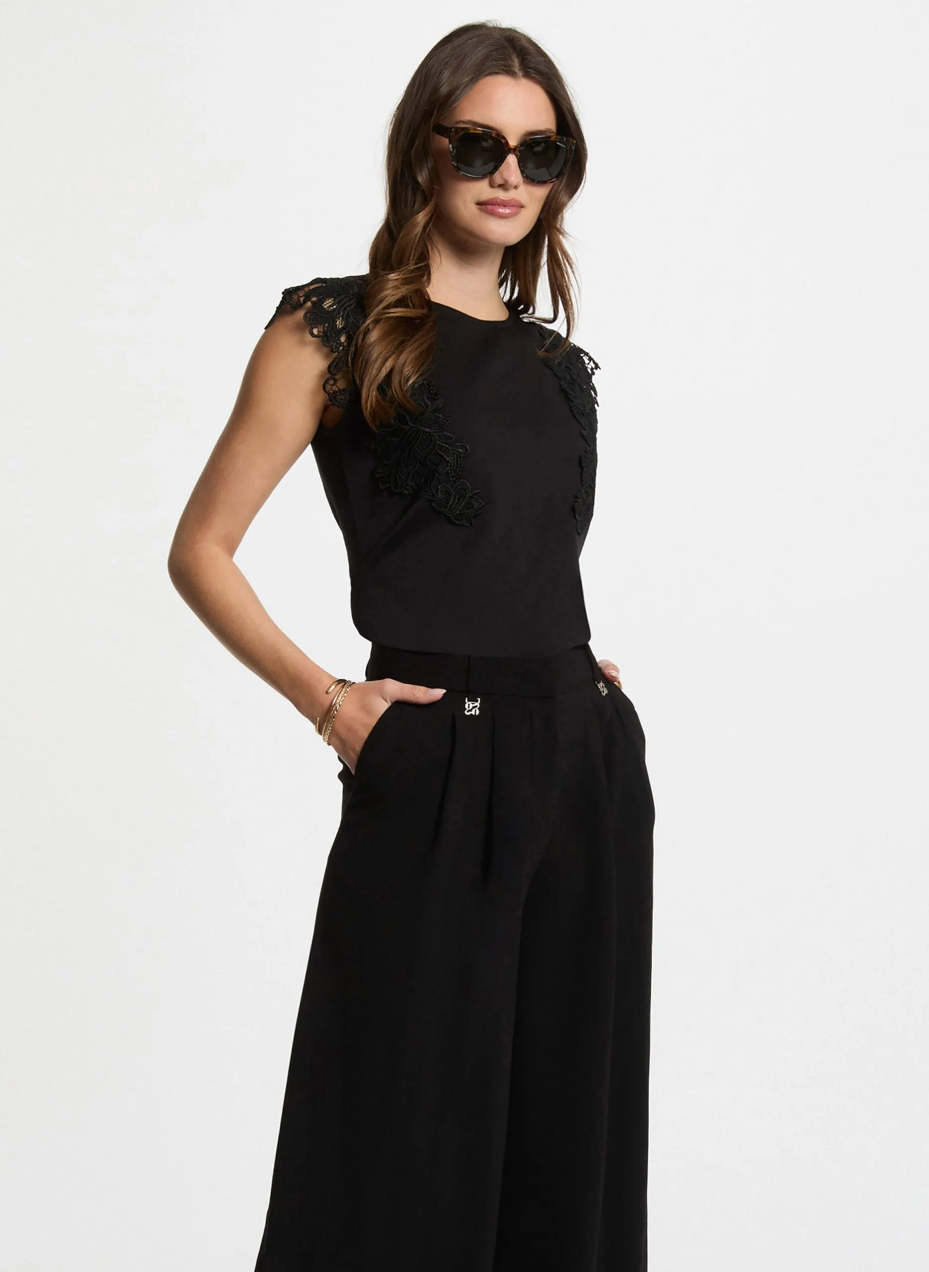 Ärmelloses T-Shirt mit Spitzen-Detail Schwarz 252-DFLOWER