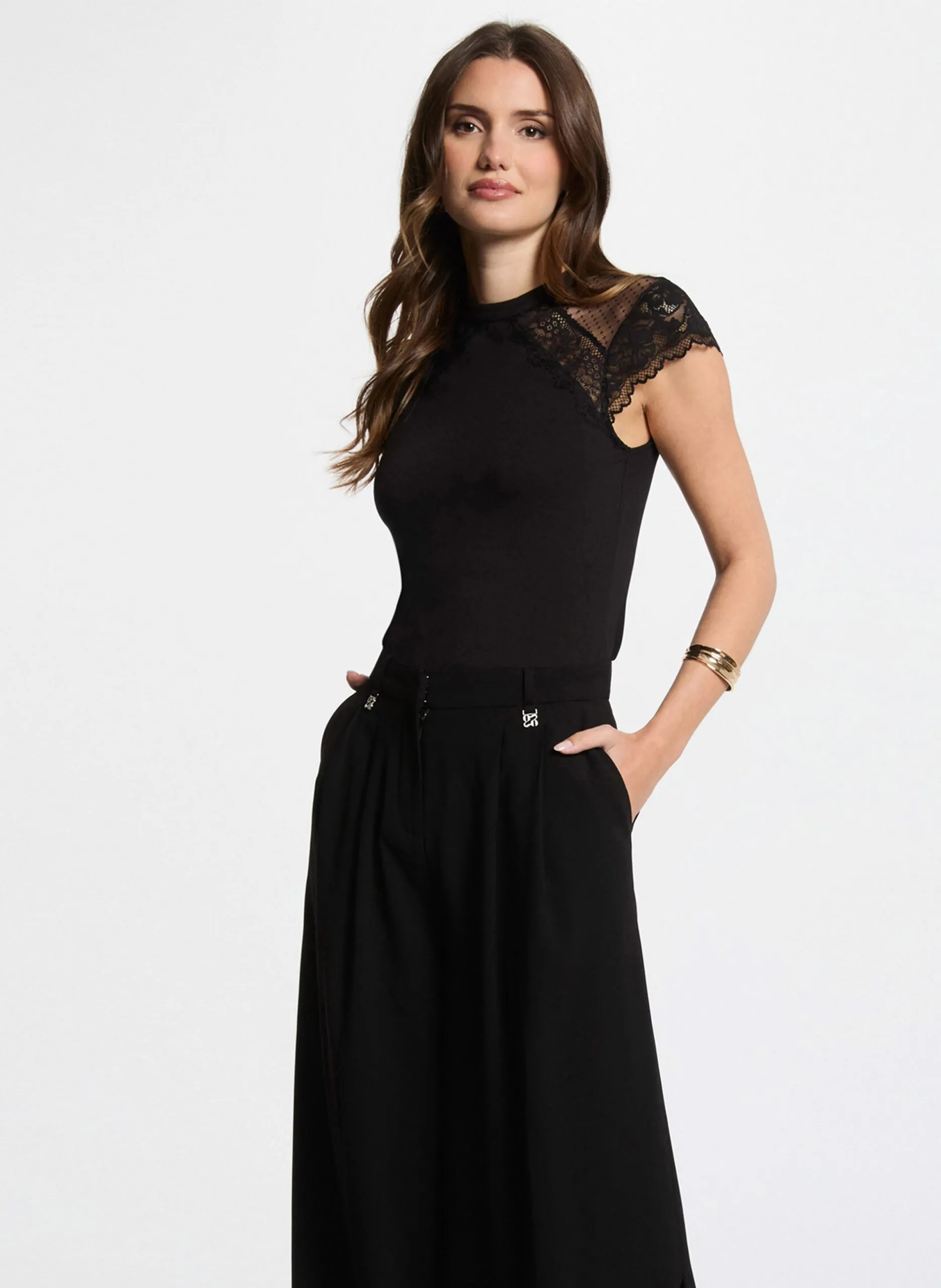 Taillierte Spitzen- und Plumetis-Top Schwarz 252-DODO