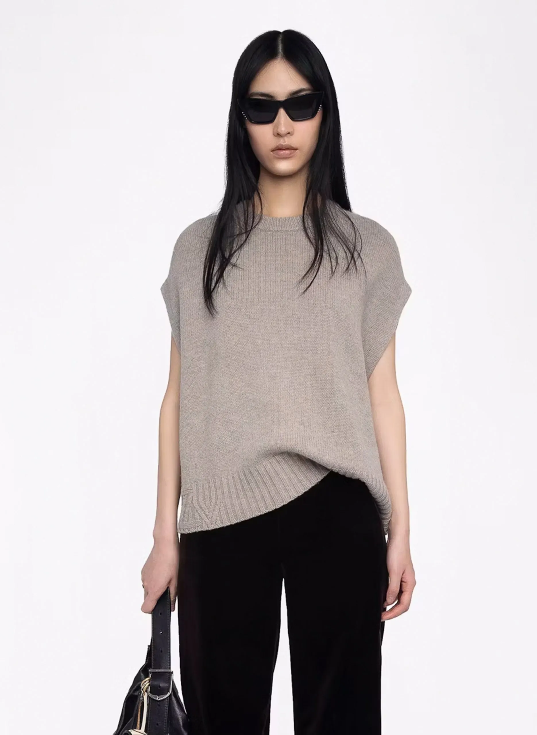 Caissa - Wollstrickpullover mit V-Ausschnitt und Details Beige DARCY