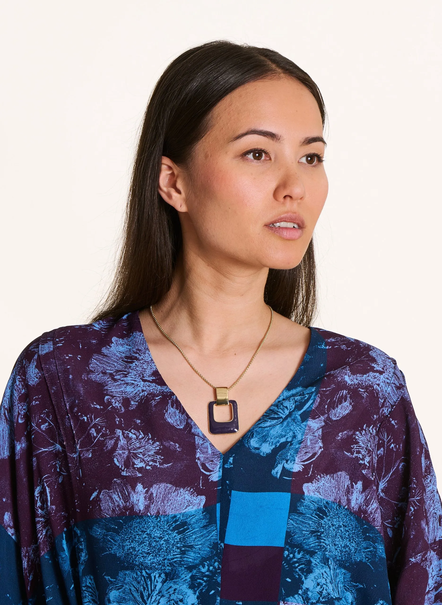 Halskette mit Anhänger Violett