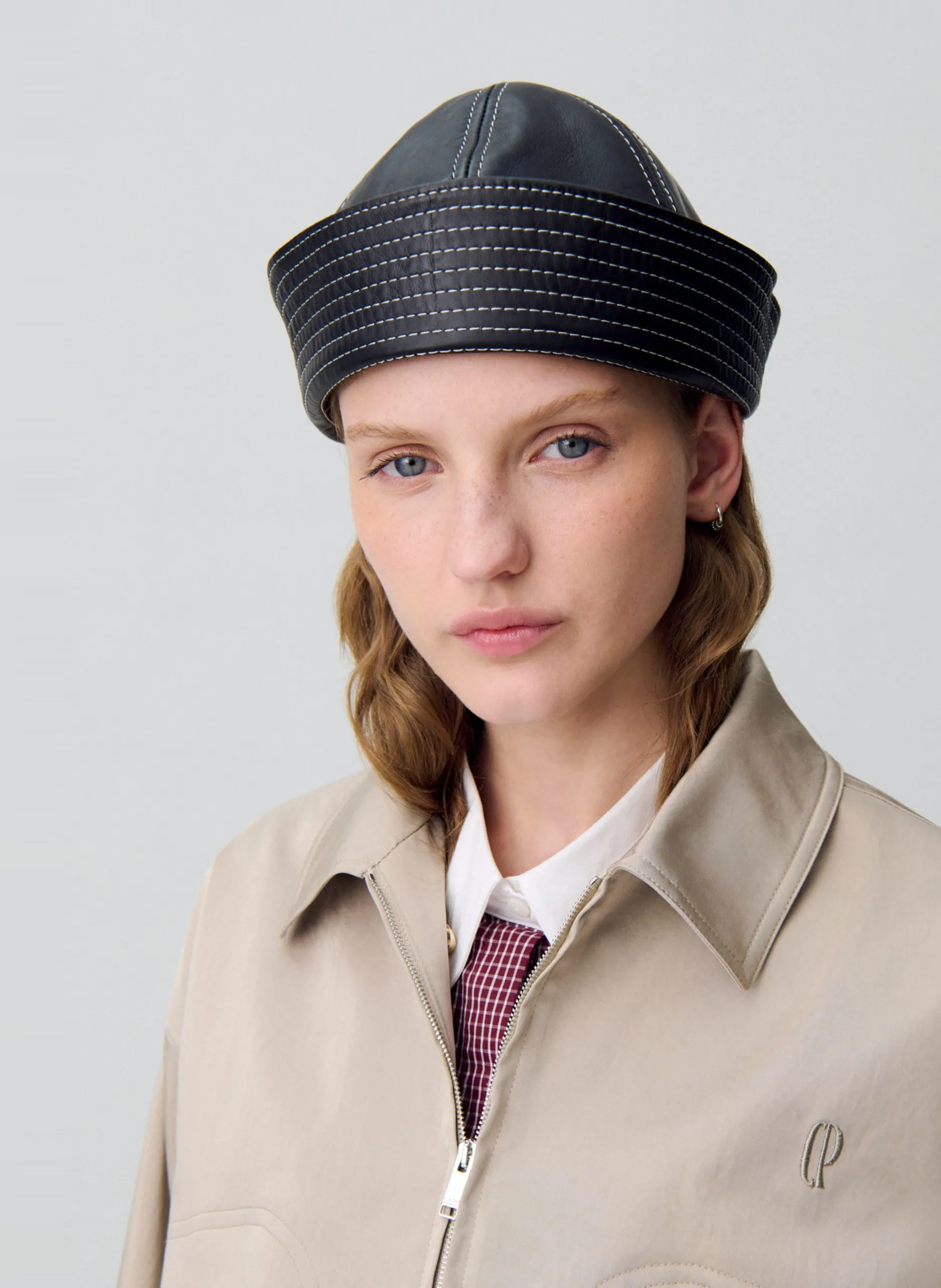 Lederstiefel mit Kontrastnähten Schwarz